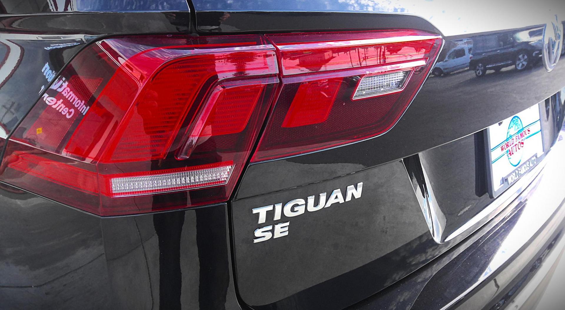 2018 BLACK Volkswagen Tiguan SE (3VV3B7AX3JM) with an 2.0L L4 DOHC 16V TURBO engine, 8A transmission, located at 502 S. Riverside Avenue, Medford, OR, 97501, (541) 773-3136, 42.322803, -122.867477 - Photo#4