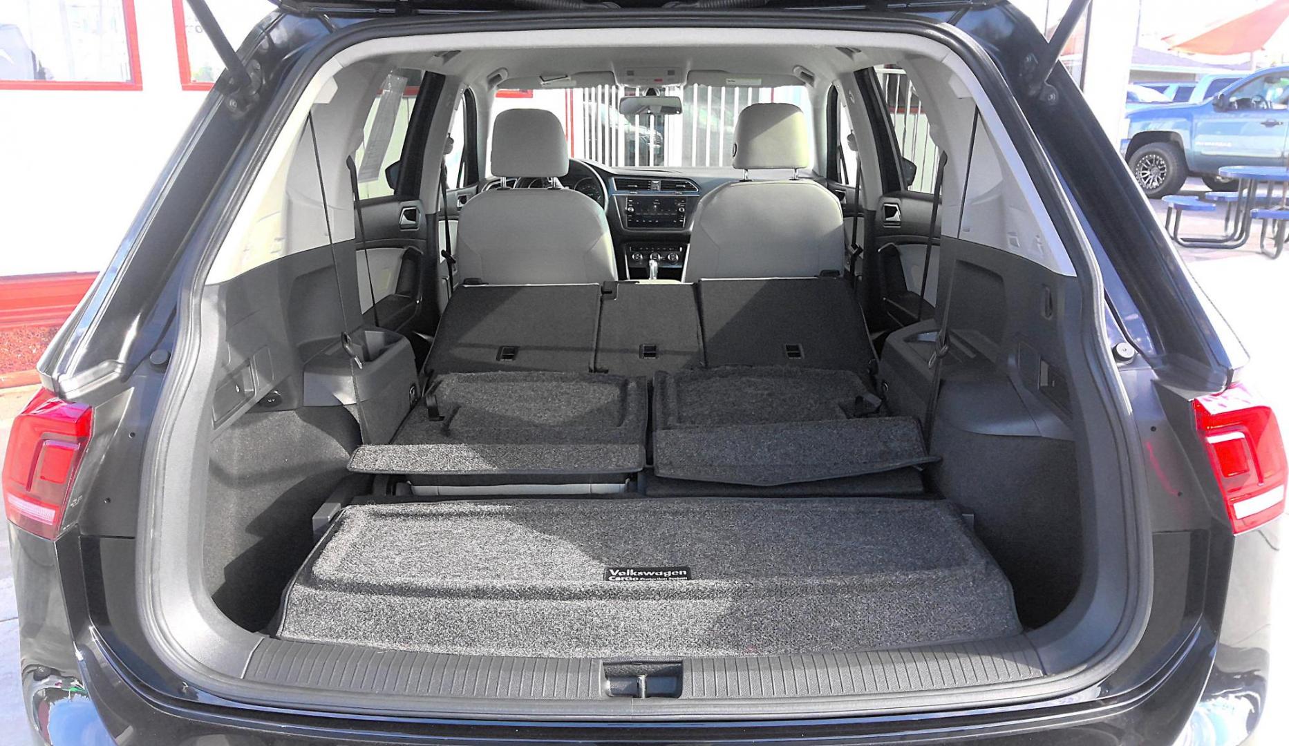 2018 BLACK Volkswagen Tiguan SE (3VV3B7AX3JM) with an 2.0L L4 DOHC 16V TURBO engine, 8A transmission, located at 502 S. Riverside Avenue, Medford, OR, 97501, (541) 773-3136, 42.322803, -122.867477 - Photo#7