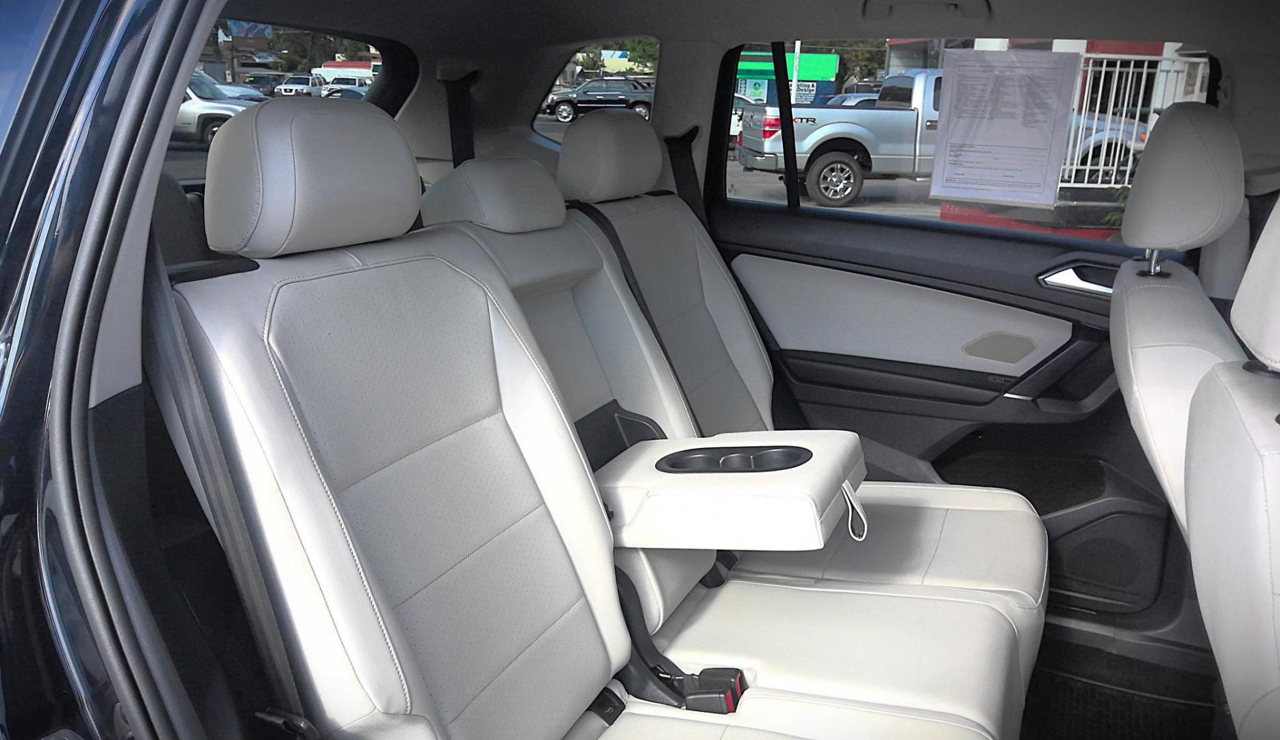 2018 BLACK Volkswagen Tiguan SE (3VV3B7AX3JM) with an 2.0L L4 DOHC 16V TURBO engine, 8A transmission, located at 502 S. Riverside Avenue, Medford, OR, 97501, (541) 773-3136, 42.322803, -122.867477 - Photo#9