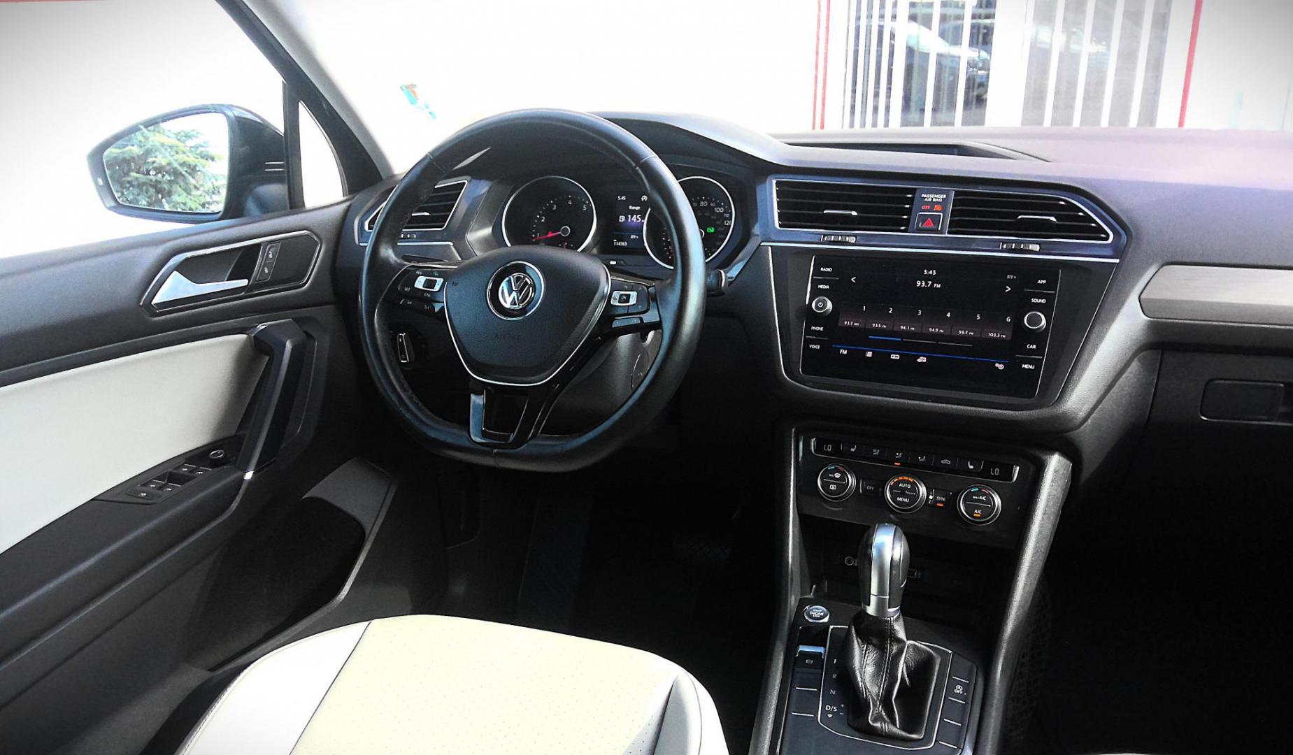 2018 BLACK Volkswagen Tiguan SE (3VV3B7AX3JM) with an 2.0L L4 DOHC 16V TURBO engine, 8A transmission, located at 502 S. Riverside Avenue, Medford, OR, 97501, (541) 773-3136, 42.322803, -122.867477 - Photo#12