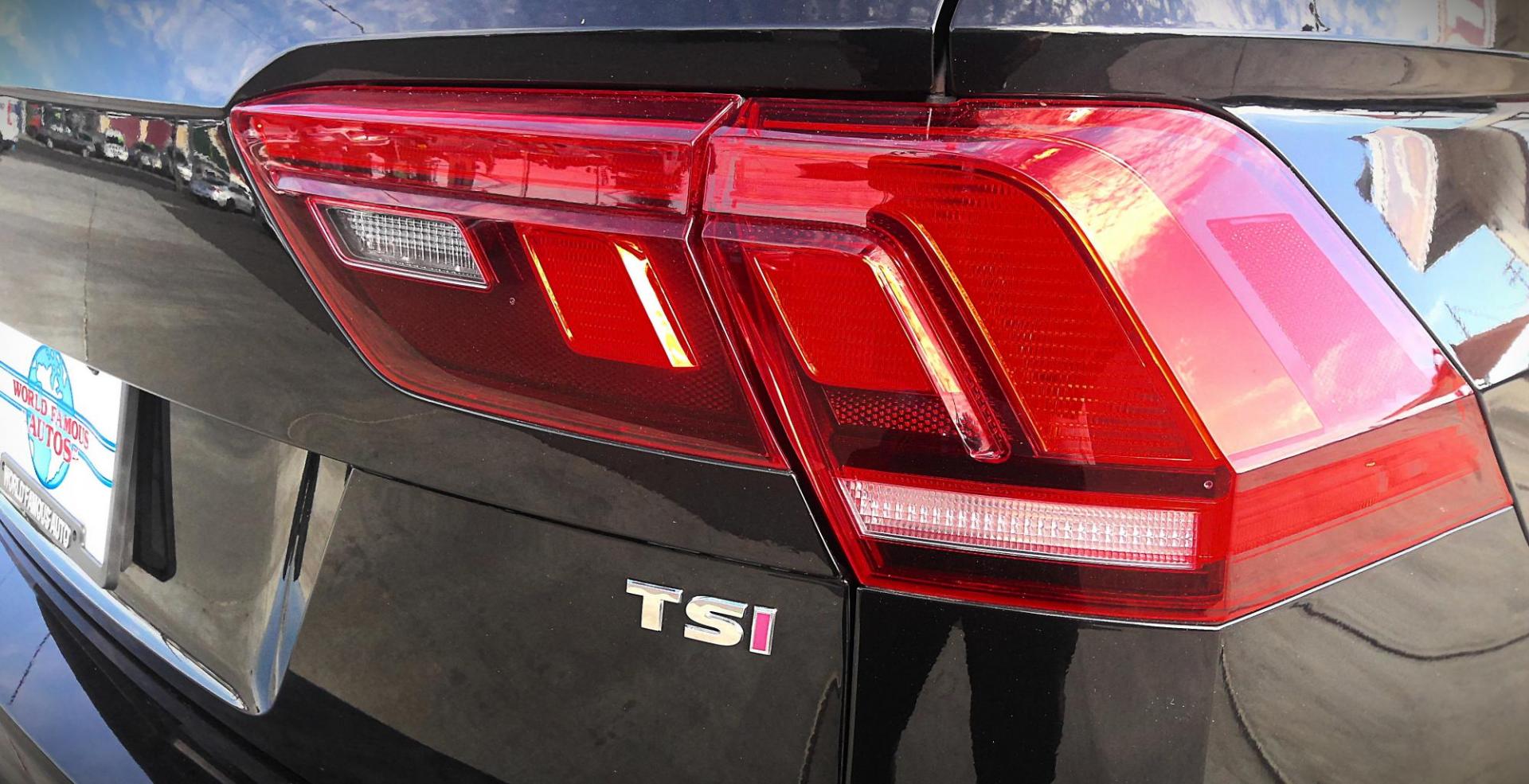 2018 BLACK Volkswagen Tiguan SE (3VV3B7AX3JM) with an 2.0L L4 DOHC 16V TURBO engine, 8A transmission, located at 502 S. Riverside Avenue, Medford, OR, 97501, (541) 773-3136, 42.322803, -122.867477 - Photo#3