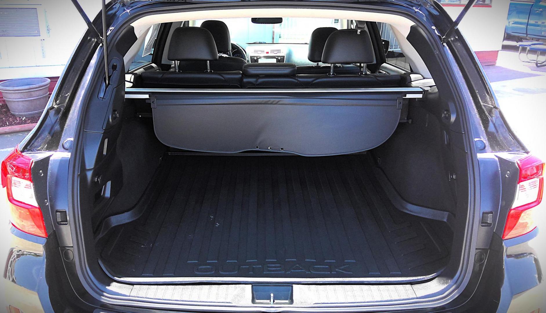 2016 BLACK Subaru Outback 2.5i Limited (4S4BSANC7G3) with an 2.5L H4 DOHC 16V engine, CVT transmission, located at 502 S. Riverside Avenue, Medford, OR, 97501, (541) 773-3136, 42.322803, -122.867477 - Photo#3