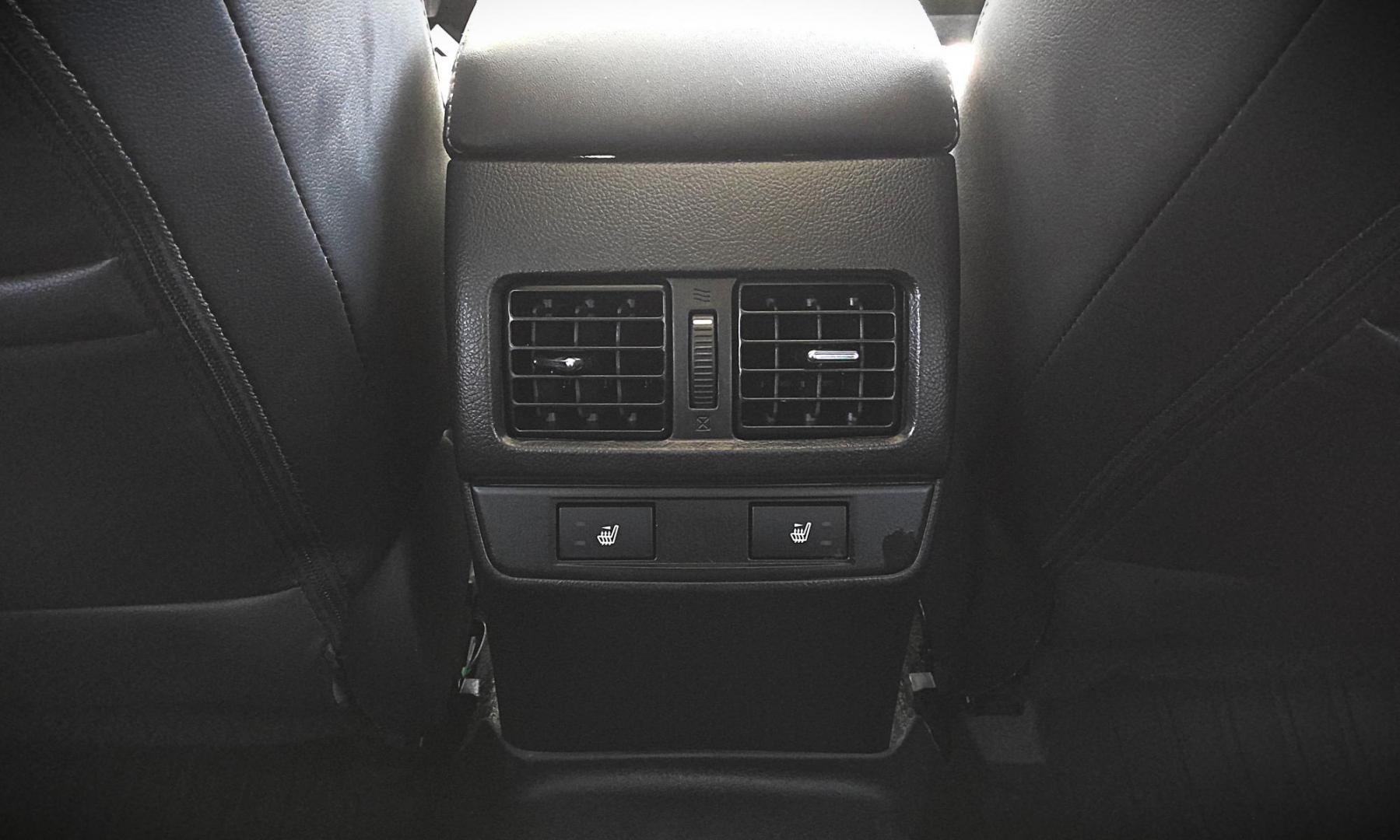 2016 BLACK Subaru Outback 2.5i Limited (4S4BSANC7G3) with an 2.5L H4 DOHC 16V engine, CVT transmission, located at 502 S. Riverside Avenue, Medford, OR, 97501, (541) 773-3136, 42.322803, -122.867477 - Photo#6