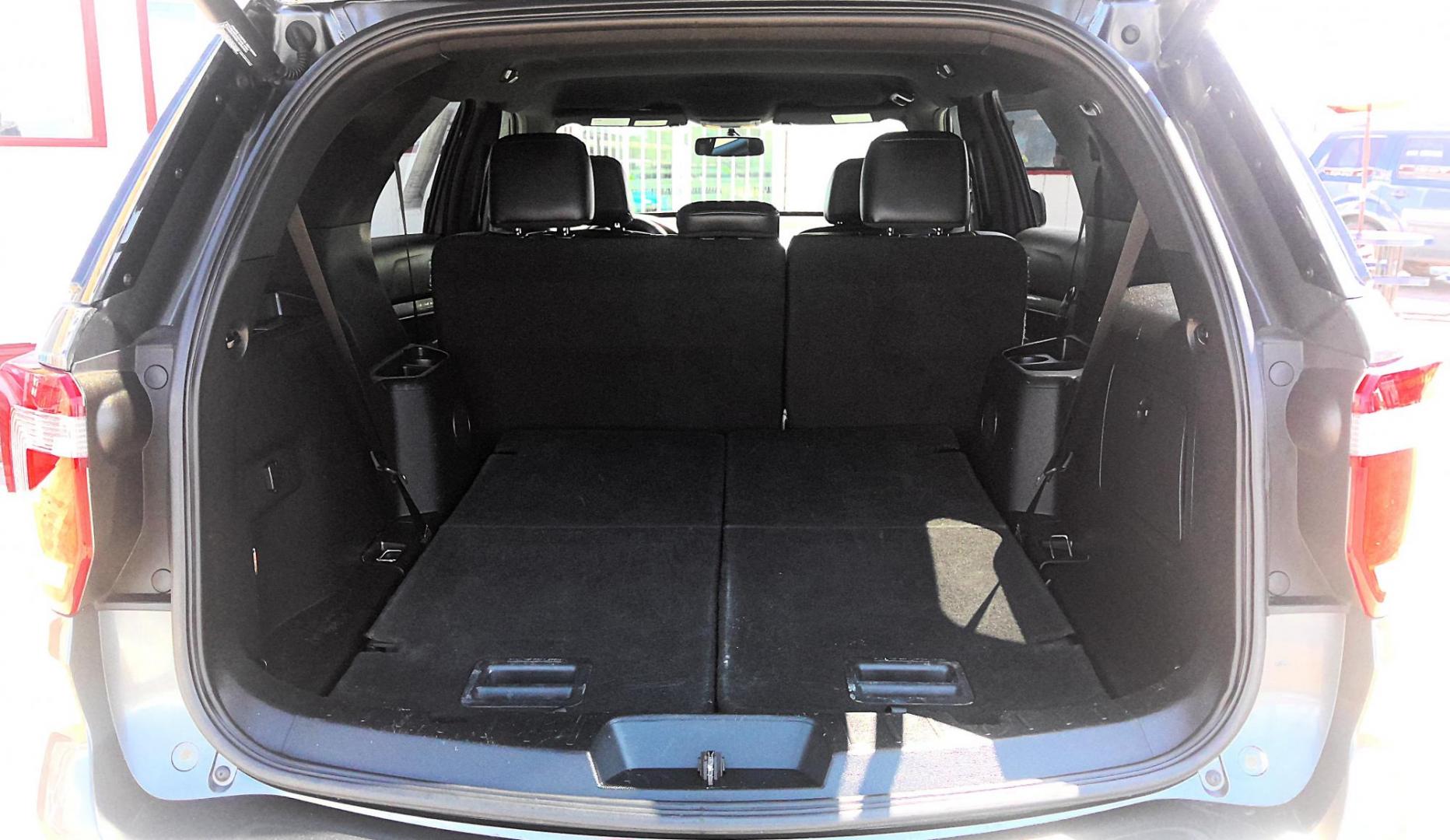 2017 GRAY Ford Explorer XLT FWD (1FM5K7DH7HG) with an 2.3L L4 DOHC 16V engine, 6A transmission, located at 502 S. Riverside Avenue, Medford, OR, 97501, (541) 773-3136, 42.322803, -122.867477 - Photo#7