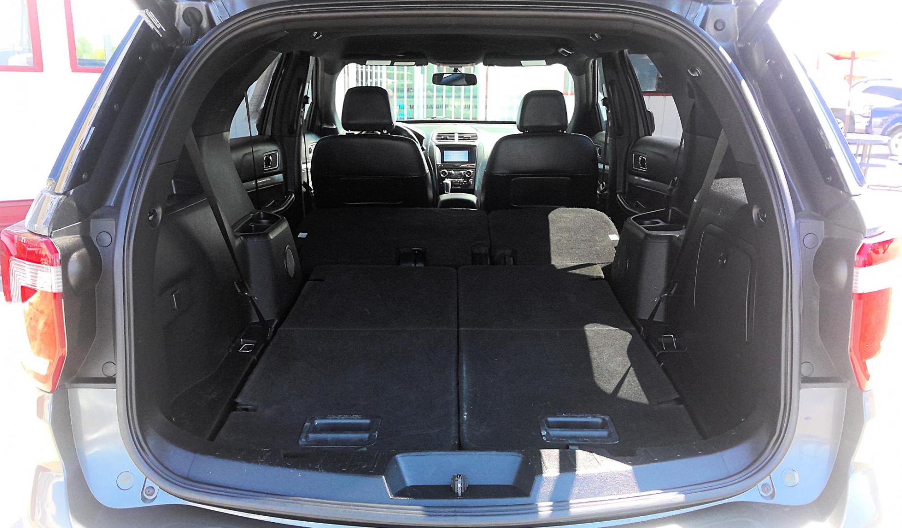 2017 GRAY Ford Explorer XLT FWD (1FM5K7DH7HG) with an 2.3L L4 DOHC 16V engine, 6A transmission, located at 502 S. Riverside Avenue, Medford, OR, 97501, (541) 773-3136, 42.322803, -122.867477 - Photo#8