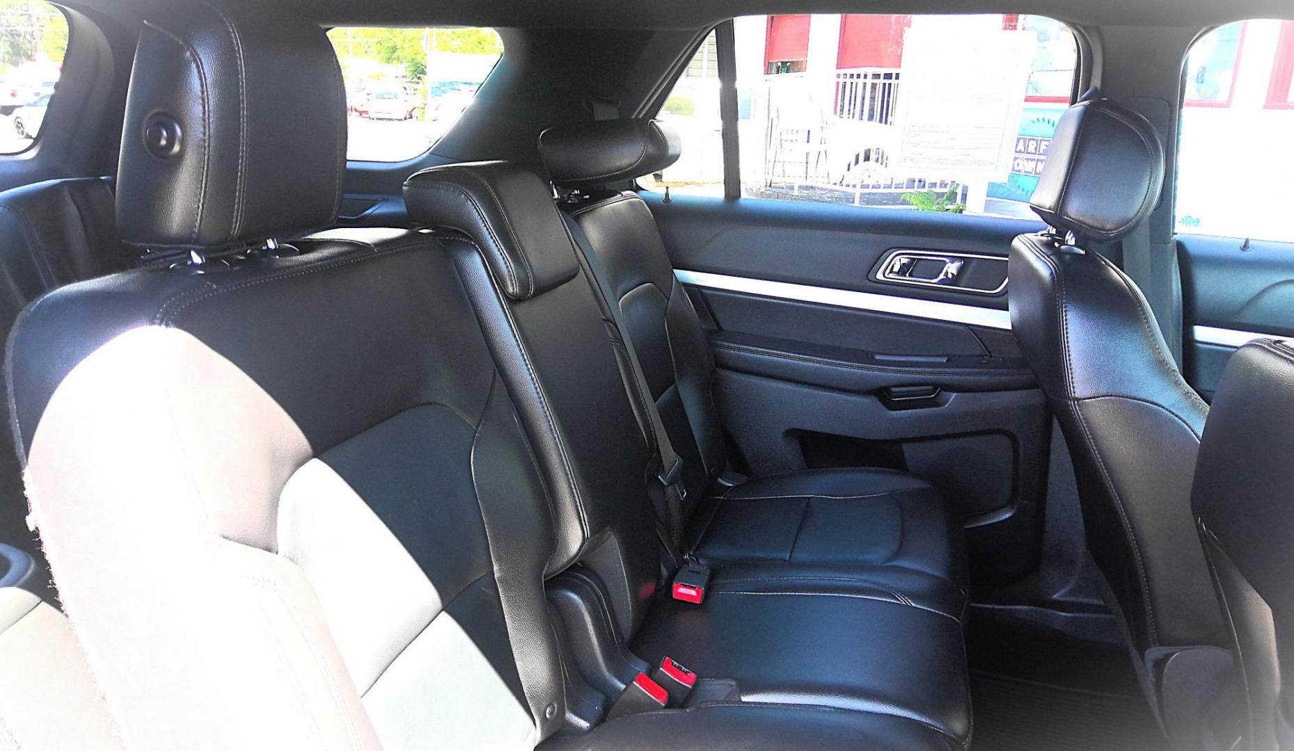 2017 GRAY Ford Explorer XLT FWD (1FM5K7DH7HG) with an 2.3L L4 DOHC 16V engine, 6A transmission, located at 502 S. Riverside Avenue, Medford, OR, 97501, (541) 773-3136, 42.322803, -122.867477 - Photo#10