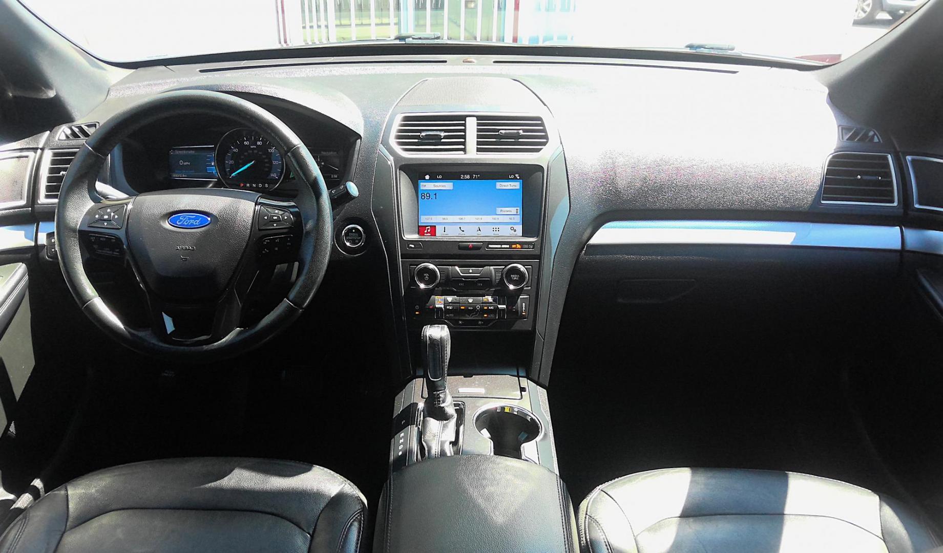 2017 GRAY Ford Explorer XLT FWD (1FM5K7DH7HG) with an 2.3L L4 DOHC 16V engine, 6A transmission, located at 502 S. Riverside Avenue, Medford, OR, 97501, (541) 773-3136, 42.322803, -122.867477 - Photo#12