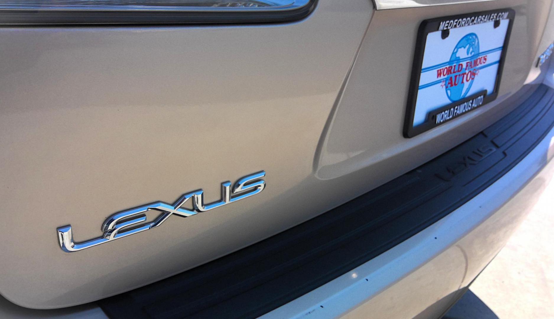 2010 GOLD Lexus RX 350 AWD (2T2BK1BAXAC) with an 3.5L V6 DOHC 24V engine, 5-Speed Automatic transmission, located at 502 S. Riverside Avenue, Medford, OR, 97501, (541) 773-3136, 42.322803, -122.867477 - Photo#4
