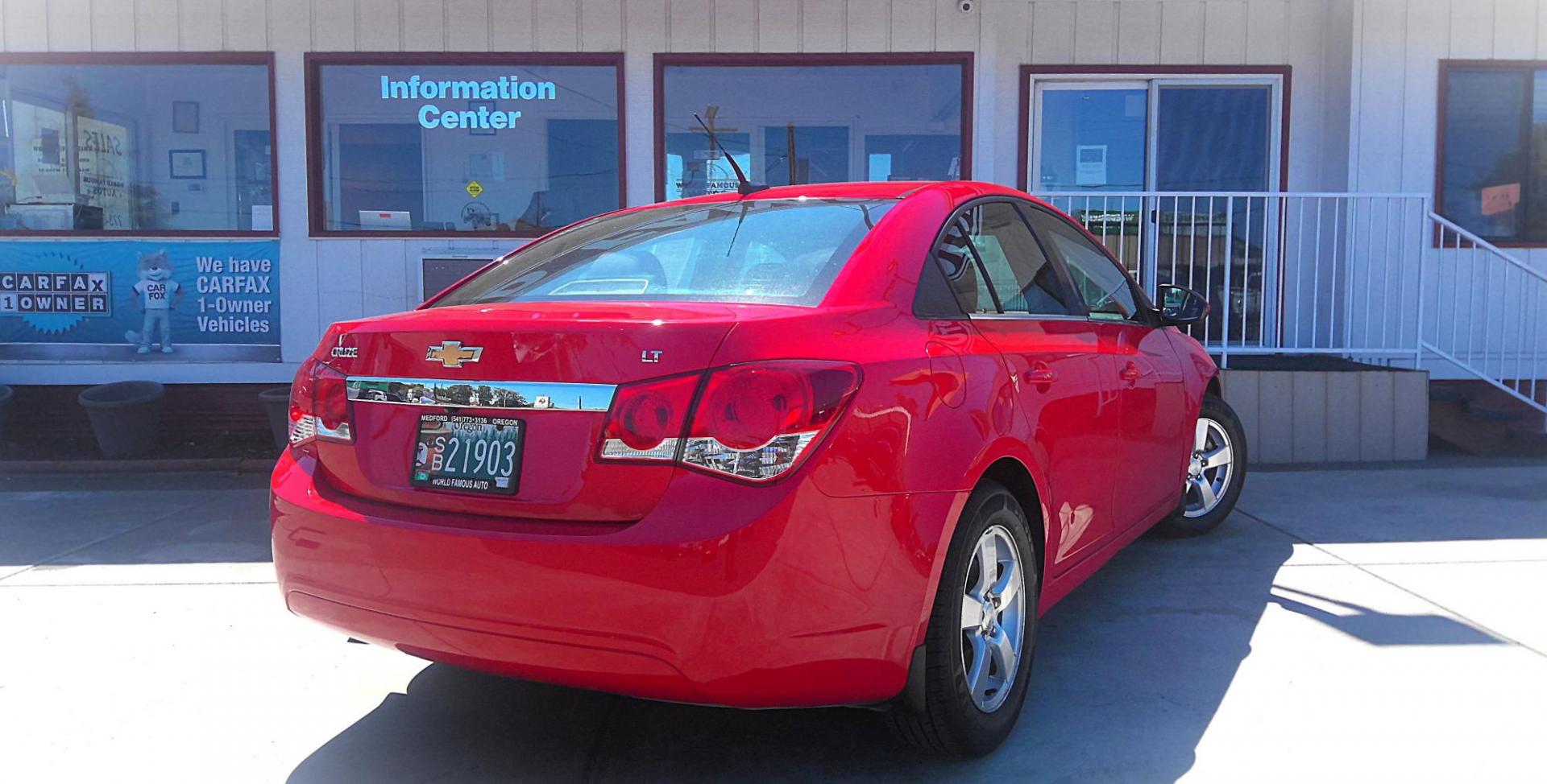 2014 RED Chevrolet Cruze 1LT Manual (1G1PD5SBXE7) with an 1.4L L4 DOHC 16V TURBO engine, 6-Speed Manual transmission, located at 502 S. Riverside Avenue, Medford, OR, 97501, (541) 773-3136, 42.322803, -122.867477 - Photo#2