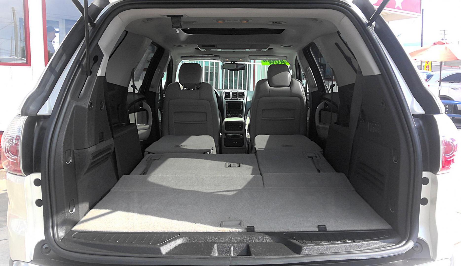 2010 WHITE GMC Acadia SLT-2 FWD (1GKLVNED0AJ) with an 3.6L V6 DOHC 24V engine, 6-Speed Automatic transmission, located at 502 S. Riverside Avenue, Medford, OR, 97501, (541) 773-3136, 42.322803, -122.867477 - Photo#7