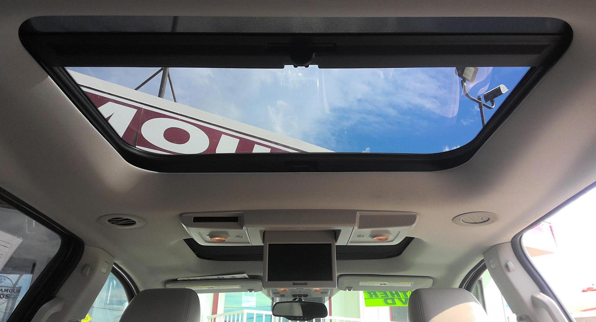 2010 WHITE GMC Acadia SLT-2 FWD (1GKLVNED0AJ) with an 3.6L V6 DOHC 24V engine, 6-Speed Automatic transmission, located at 502 S. Riverside Avenue, Medford, OR, 97501, (541) 773-3136, 42.322803, -122.867477 - Photo#10