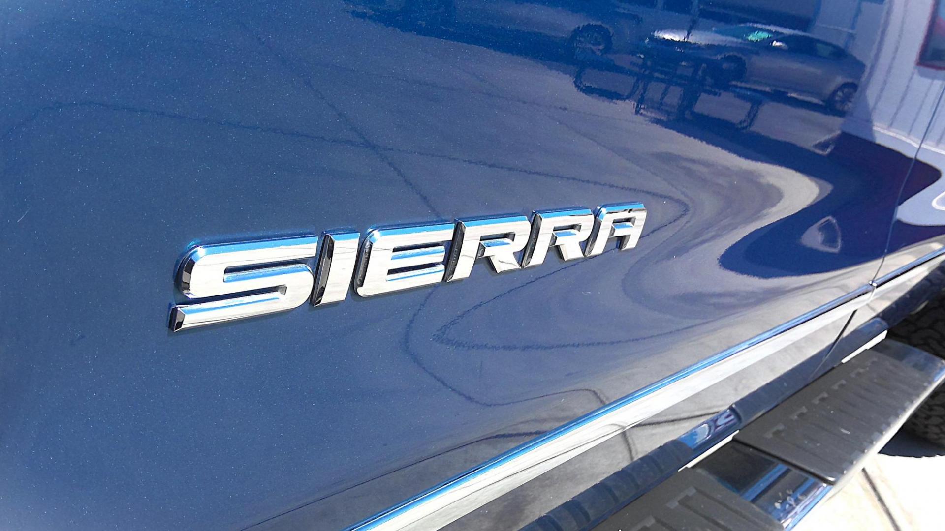 2016 BLUE GMC Sierra 1500 SLT Crew Cab Long Box 4WD (3GTU2NEJXGG) with an 6.2L V8 OHV 16V engine, 6A transmission, located at 502 S. Riverside Avenue, Medford, OR, 97501, (541) 773-3136, 42.322803, -122.867477 - Photo#4
