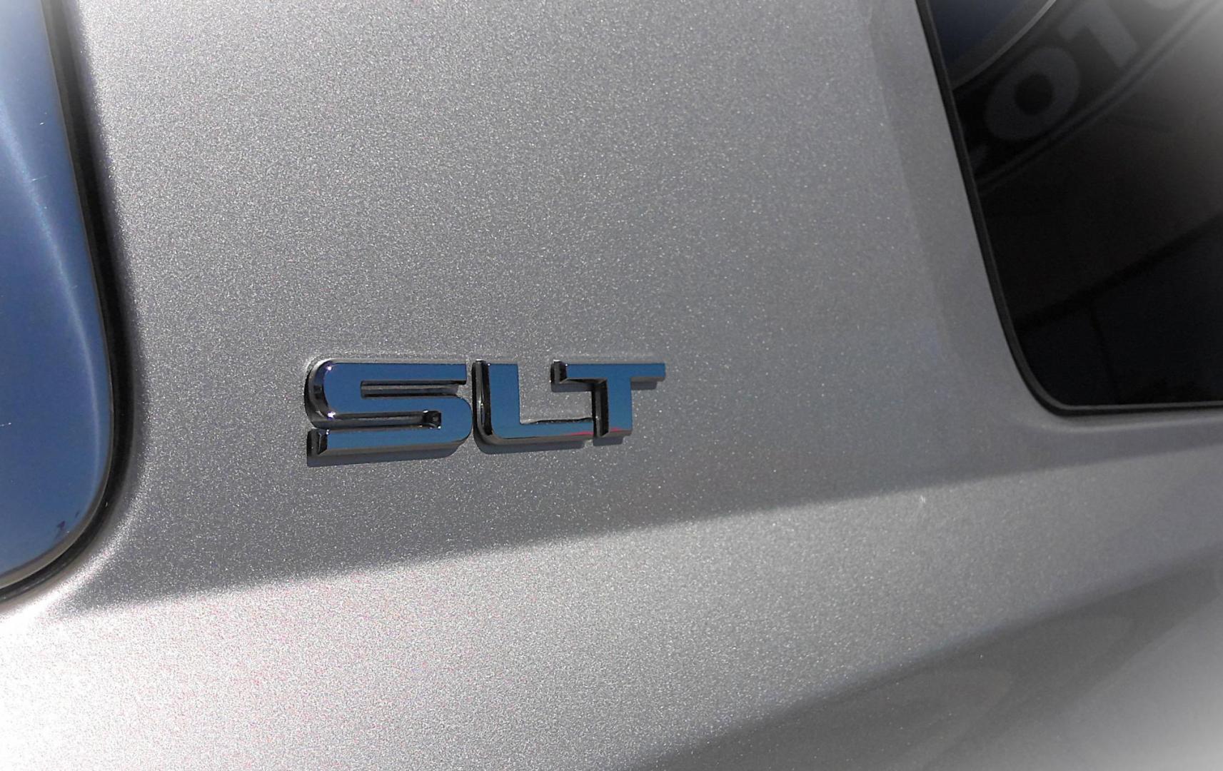 2015 SILVER GMC Yukon XL SLT 1/2 Ton 4WD (1GKS2HKC3FR) with an 5.3L V8 OHV 16V engine, 6-Speed Automatic transmission, located at 502 S. Riverside Avenue, Medford, OR, 97501, (541) 773-3136, 42.322803, -122.867477 - Photo#4
