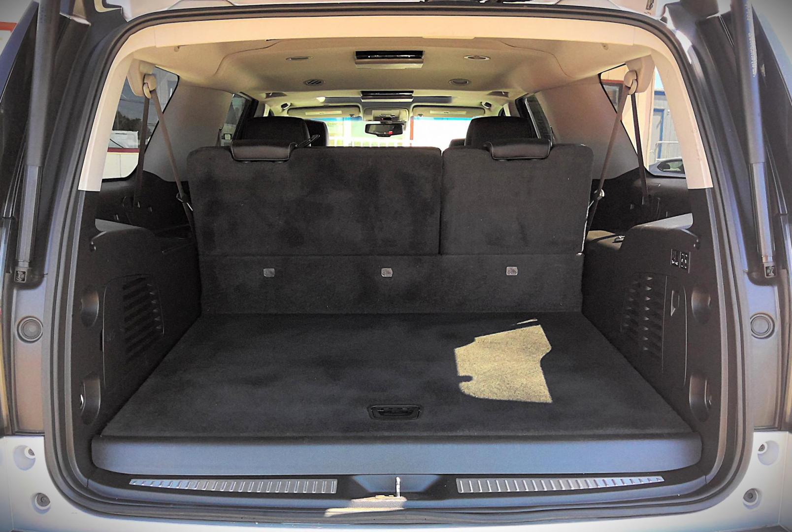 2015 SILVER GMC Yukon XL SLT 1/2 Ton 4WD (1GKS2HKC3FR) with an 5.3L V8 OHV 16V engine, 6-Speed Automatic transmission, located at 502 S. Riverside Avenue, Medford, OR, 97501, (541) 773-3136, 42.322803, -122.867477 - Photo#6