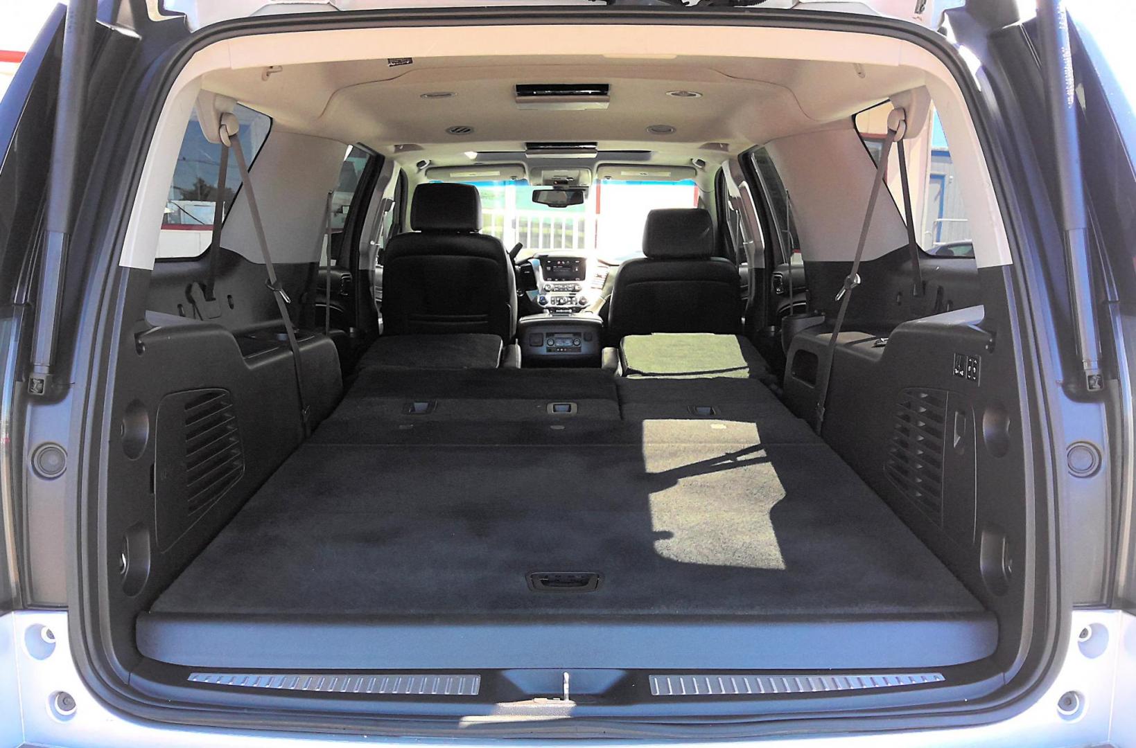 2015 SILVER GMC Yukon XL SLT 1/2 Ton 4WD (1GKS2HKC3FR) with an 5.3L V8 OHV 16V engine, 6-Speed Automatic transmission, located at 502 S. Riverside Avenue, Medford, OR, 97501, (541) 773-3136, 42.322803, -122.867477 - Photo#8