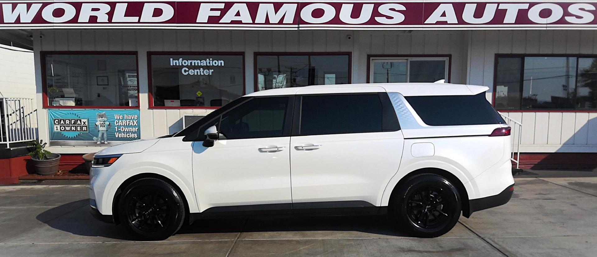 2024 WHITE Kia Carnival LX Seat Package (KNDNB4H38R6) with an 3.5L V6 DOHC 24V engine, 8A transmission, located at 502 S. Riverside Avenue, Medford, OR, 97501, (541) 773-3136, 42.322803, -122.867477 - Photo#0