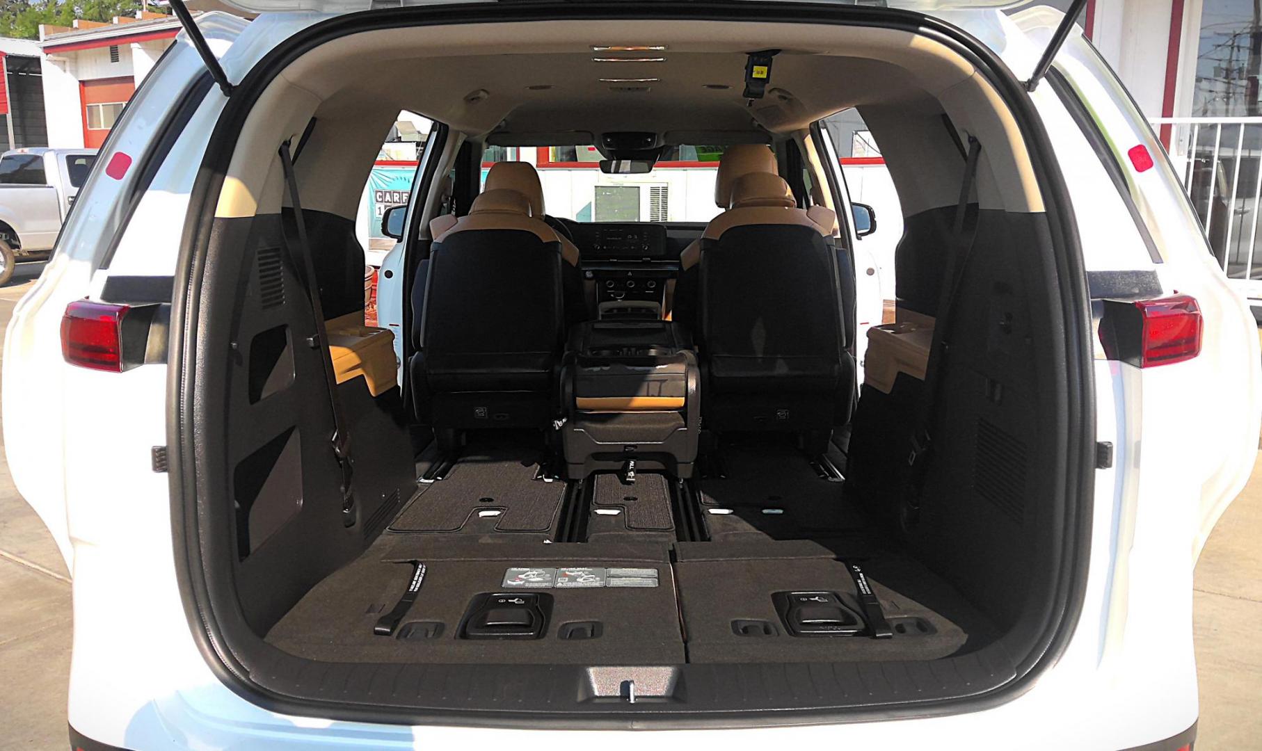 2024 WHITE Kia Carnival LX Seat Package (KNDNB4H38R6) with an 3.5L V6 DOHC 24V engine, 8A transmission, located at 502 S. Riverside Avenue, Medford, OR, 97501, (541) 773-3136, 42.322803, -122.867477 - Photo#6