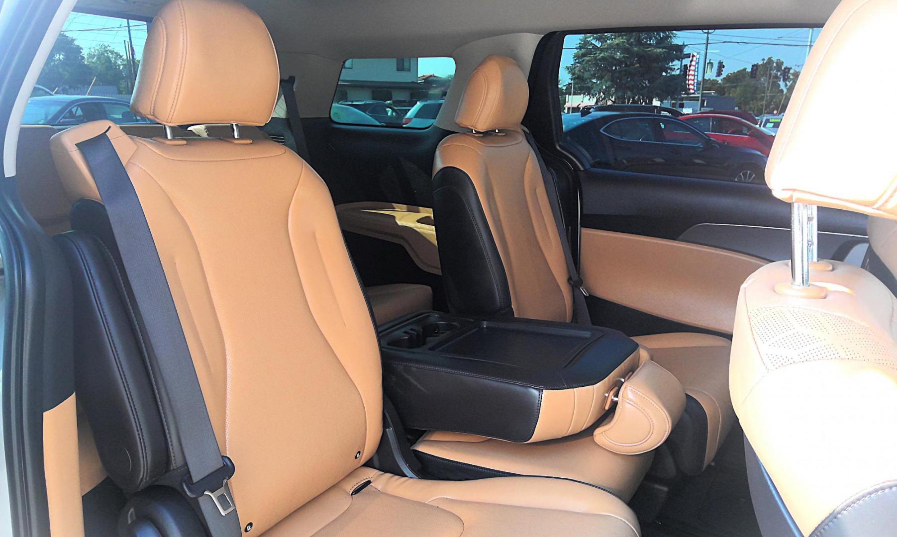 2024 WHITE Kia Carnival LX Seat Package (KNDNB4H38R6) with an 3.5L V6 DOHC 24V engine, 8A transmission, located at 502 S. Riverside Avenue, Medford, OR, 97501, (541) 773-3136, 42.322803, -122.867477 - Photo#8