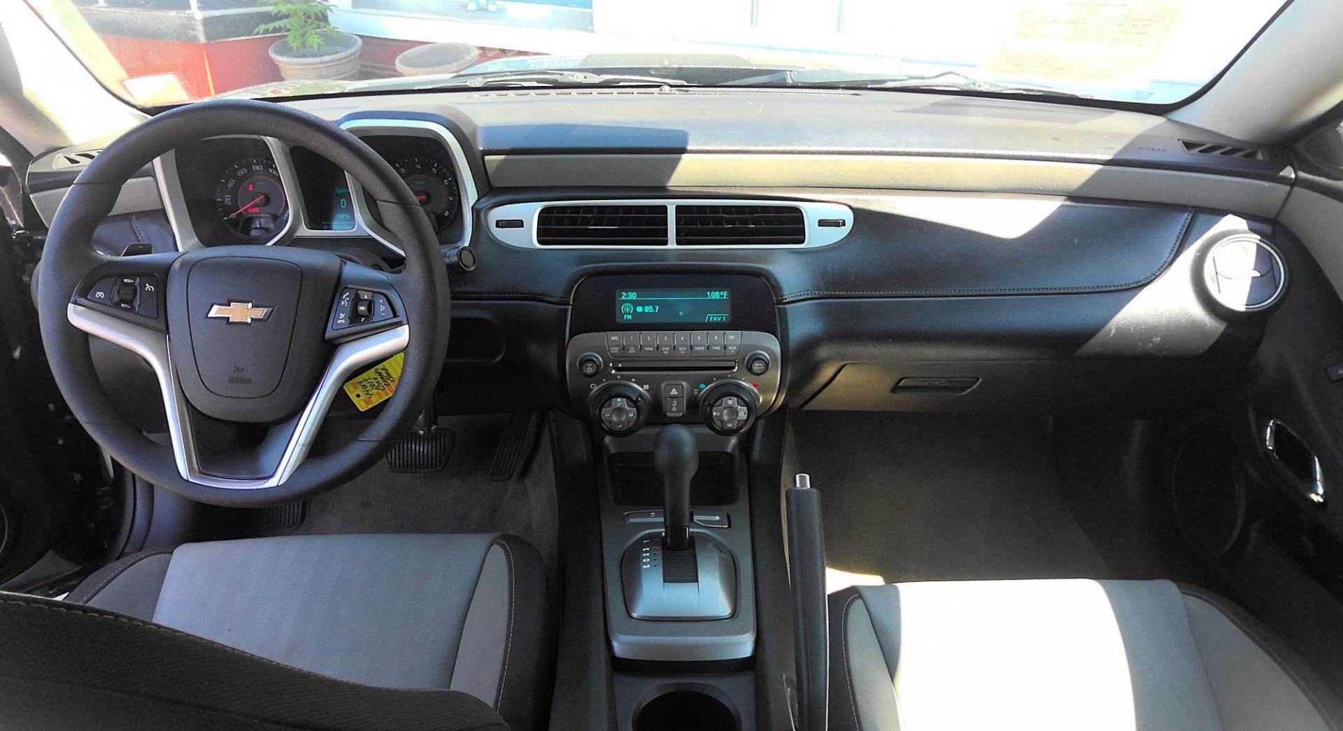 2015 GRAY Chevrolet Camaro 2LS Coupe (2G1FB1E3XF9) with an 3.6L V6 DOHC 24V FFV engine, 6-Speed Automatic transmission, located at 502 S. Riverside Avenue, Medford, OR, 97501, (541) 773-3136, 42.322803, -122.867477 - Photo#6