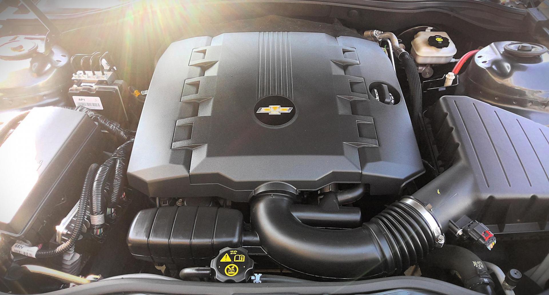 2015 GRAY Chevrolet Camaro 2LS Coupe (2G1FB1E3XF9) with an 3.6L V6 DOHC 24V FFV engine, 6-Speed Automatic transmission, located at 502 S. Riverside Avenue, Medford, OR, 97501, (541) 773-3136, 42.322803, -122.867477 - Photo#8