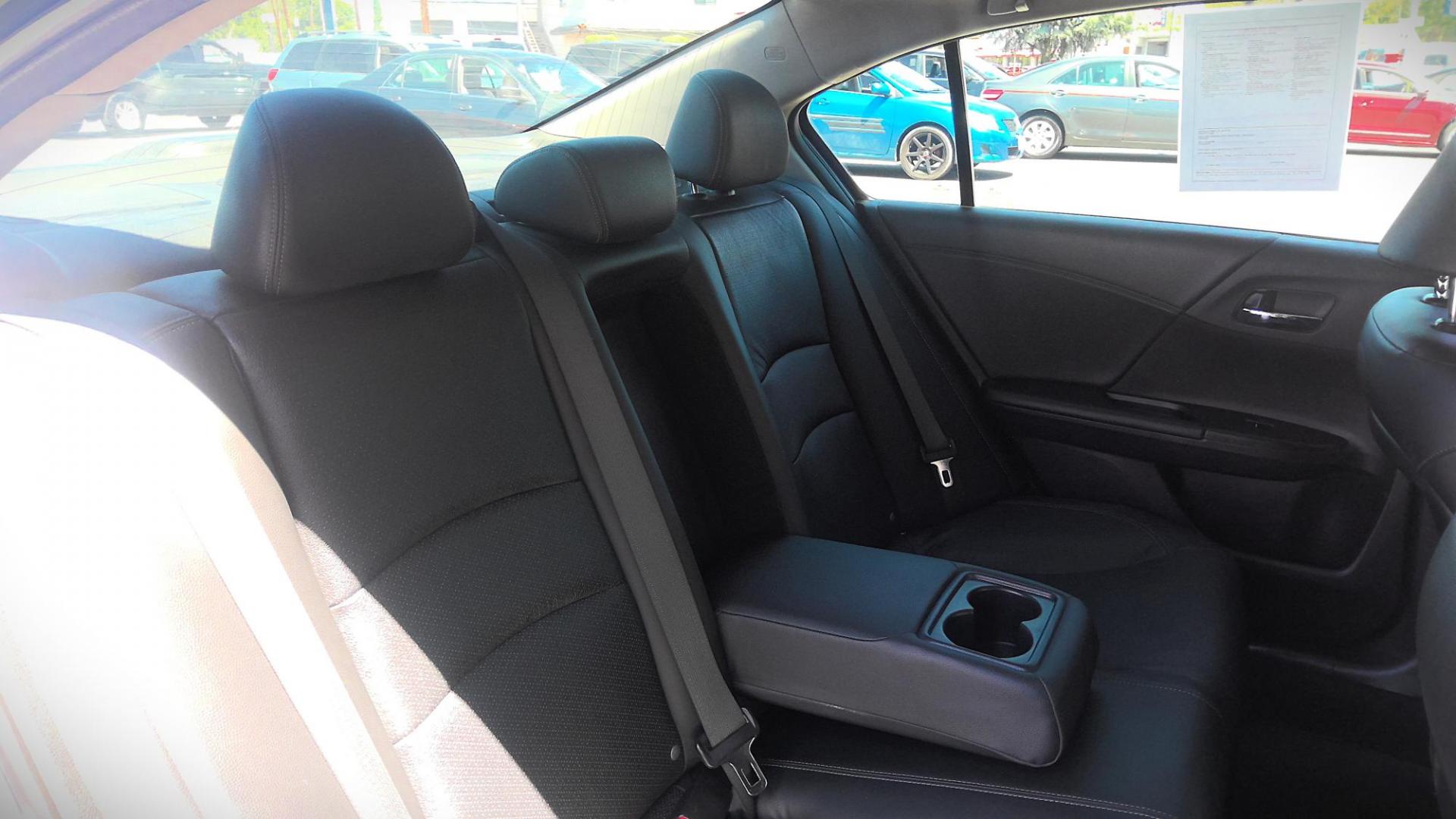 2013 GRAY Honda Accord EX-L V6 Sedan AT (1HGCR3F82DA) with an 3.5L V6 SOHC 24V engine, 6-Speed Automatic transmission, located at 502 S. Riverside Avenue, Medford, OR, 97501, (541) 773-3136, 42.322803, -122.867477 - Photo#7
