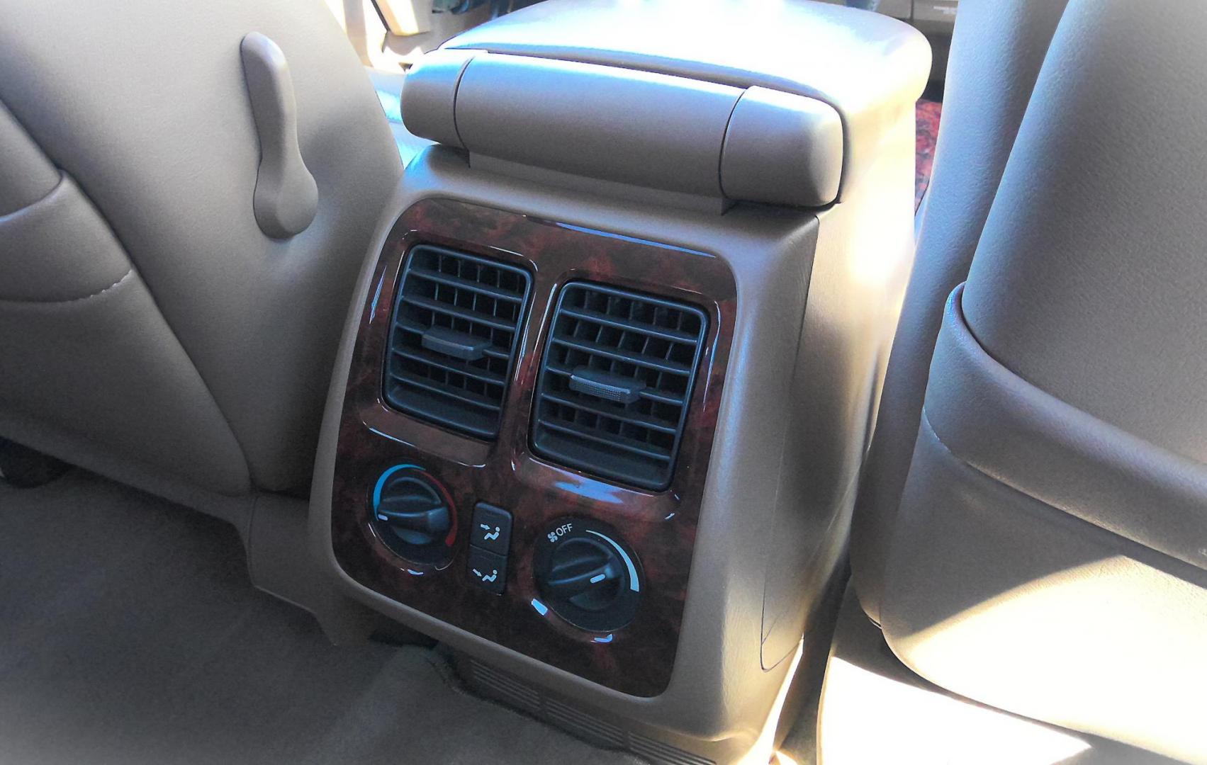 2002 RED Acura MDX Touring (2HNYD18672H) with an 3.5L V6 SOHC 24V engine, 5-Speed Automatic Overdrive transmission, located at 502 S. Riverside Avenue, Medford, OR, 97501, (541) 773-3136, 42.322803, -122.867477 - Photo#9
