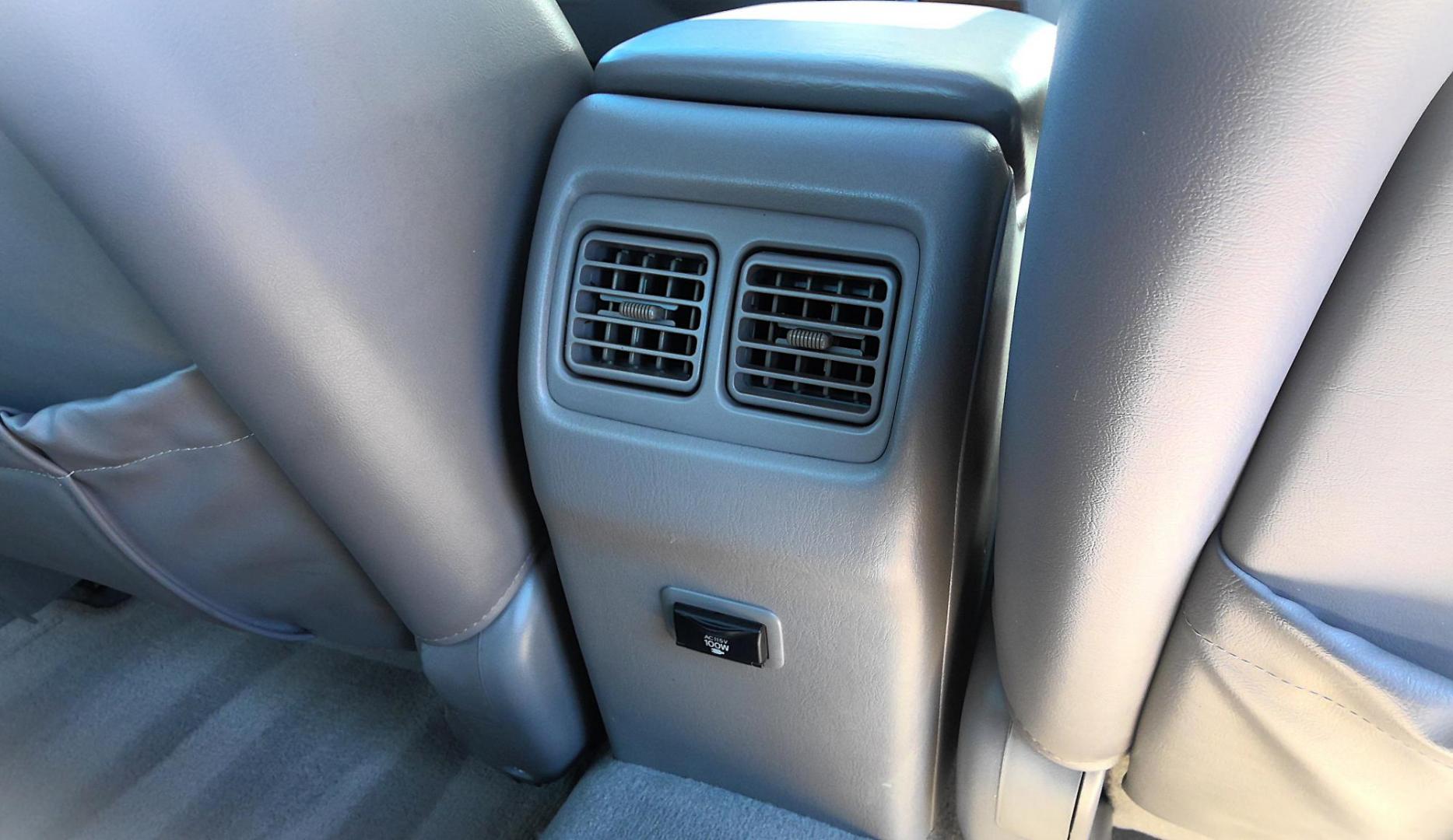 2004 SILVER Toyota Avalon XL (4T1BF28BX4U) with an 3.0L V6 DOHC 24V engine, 4-Speed Automatic Overdrive transmission, located at 502 S. Riverside Avenue, Medford, OR, 97501, (541) 773-3136, 42.322803, -122.867477 - Photo#7