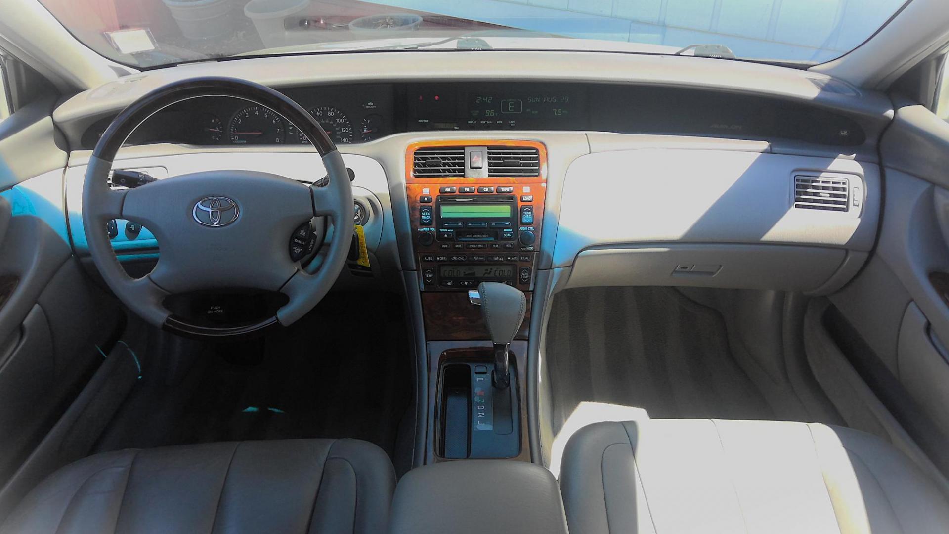 2004 SILVER Toyota Avalon XL (4T1BF28BX4U) with an 3.0L V6 DOHC 24V engine, 4-Speed Automatic Overdrive transmission, located at 502 S. Riverside Avenue, Medford, OR, 97501, (541) 773-3136, 42.322803, -122.867477 - Photo#10