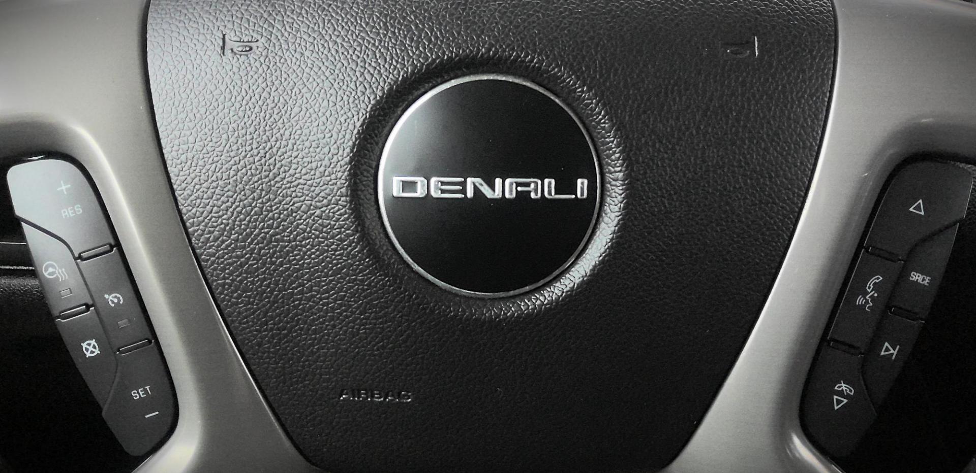 2013 WHITE GMC Yukon Denali XL 4WD (1GKS2MEF6DR) with an 6.2L V8 OHV 16V engine, 6-Speed Automatic transmission, located at 502 S. Riverside Avenue, Medford, OR, 97501, (541) 773-3136, 42.322803, -122.867477 - Photo#18