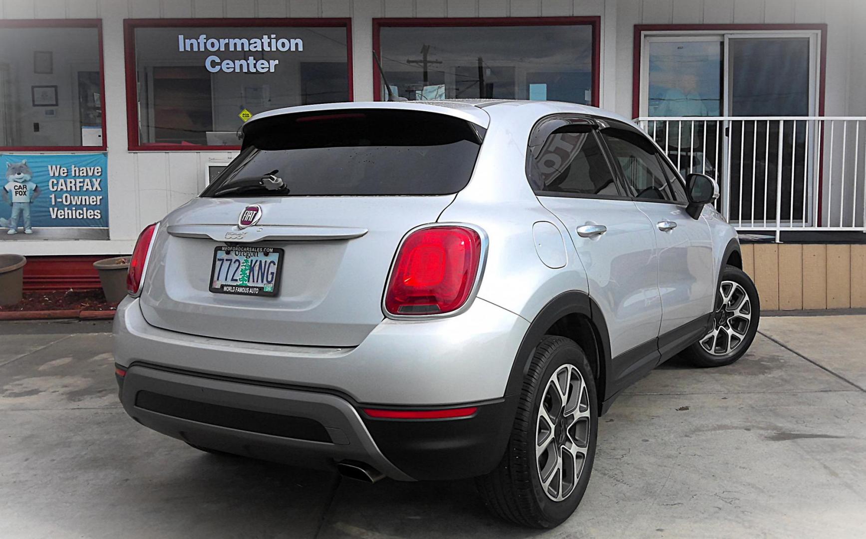 2016 SILVER Fiat 500x Lounge (ZFBCFXCT9GP) with an 2.4L L4 engine, 9-Speed Automatic transmission, located at 502 S. Riverside Avenue, Medford, OR, 97501, (541) 773-3136, 42.322803, -122.867477 - Photo#2
