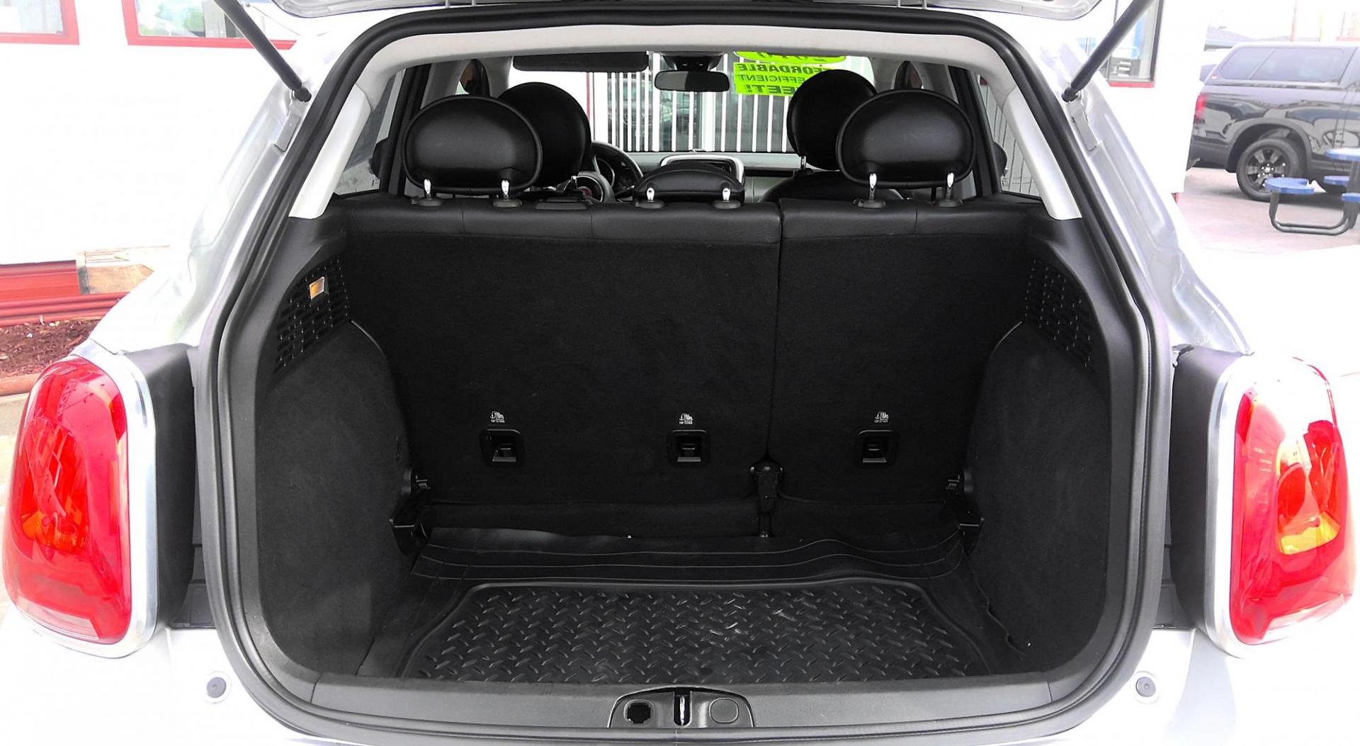 2016 SILVER Fiat 500x Lounge (ZFBCFXCT9GP) with an 2.4L L4 engine, 9-Speed Automatic transmission, located at 502 S. Riverside Avenue, Medford, OR, 97501, (541) 773-3136, 42.322803, -122.867477 - Photo#3