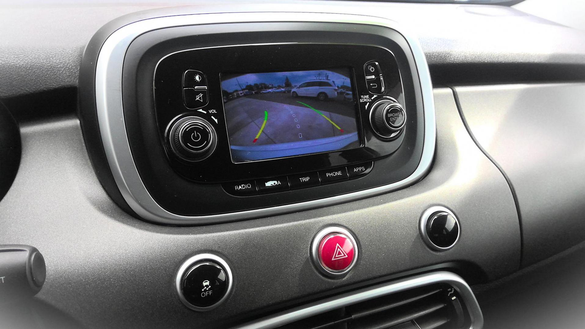 2016 SILVER Fiat 500x Lounge (ZFBCFXCT9GP) with an 2.4L L4 engine, 9-Speed Automatic transmission, located at 502 S. Riverside Avenue, Medford, OR, 97501, (541) 773-3136, 42.322803, -122.867477 - Photo#9