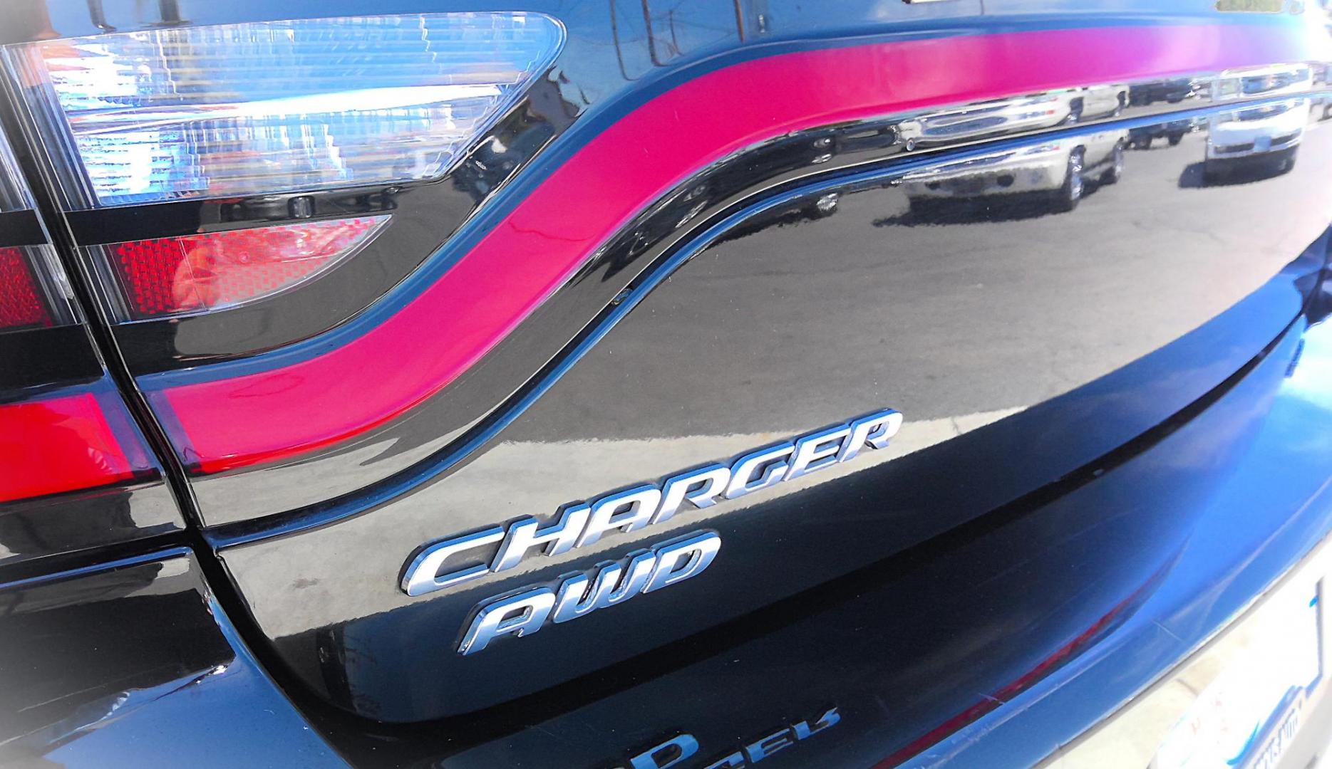 2017 BLACK Dodge Charger SXT AWD (2C3CDXJG1HH) with an 3.6L V6 DOHC 24V engine, 8A transmission, located at 502 S. Riverside Avenue, Medford, OR, 97501, (541) 773-3136, 42.322803, -122.867477 - Photo#4