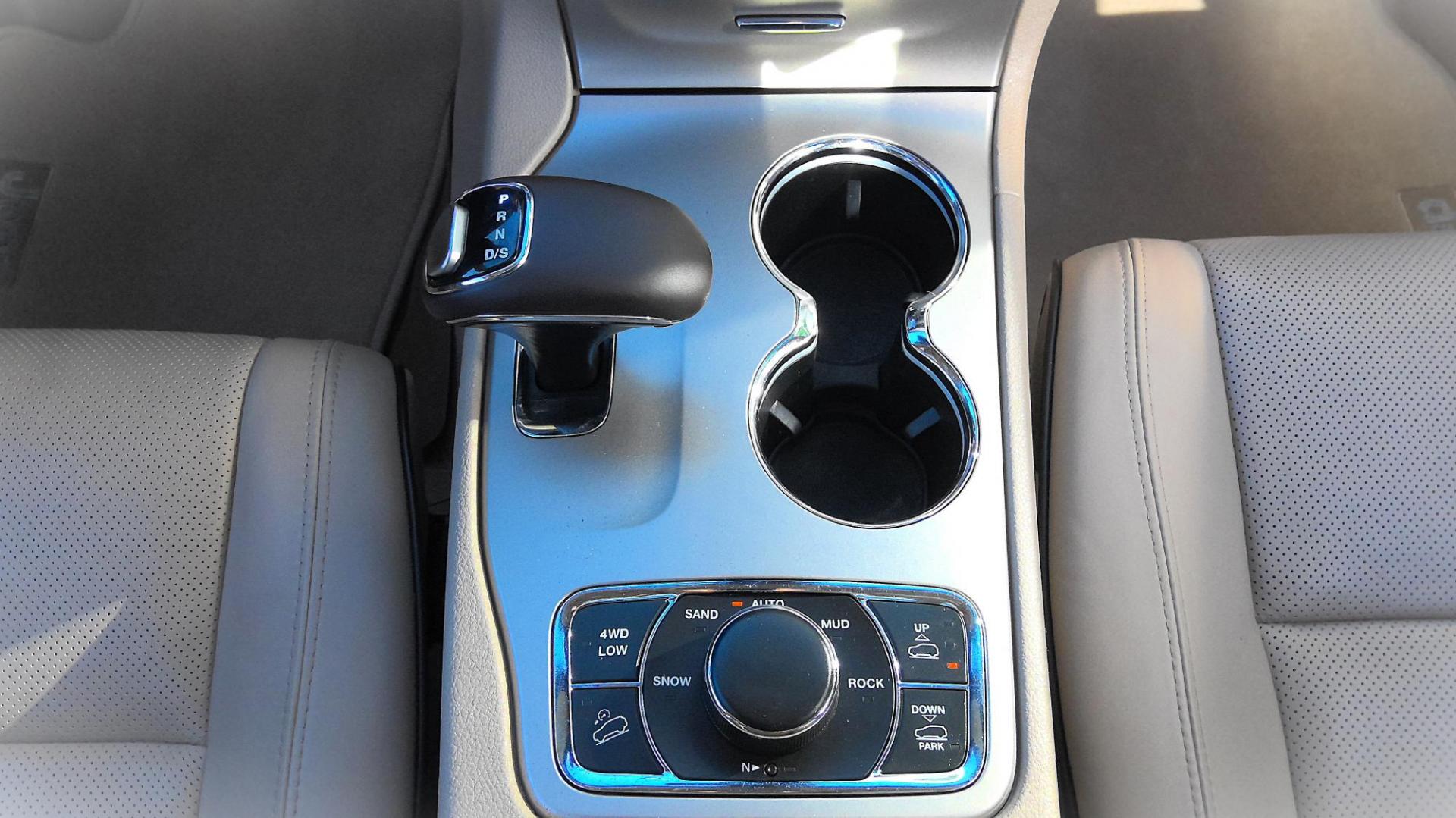 2014 GRAY Jeep Grand Cherokee Overland 4WD (1C4RJFCM3EC) with an 3.0L V6 DOHC 24V DIESEL engine, 5-Speed Automatic transmission, located at 502 S. Riverside Avenue, Medford, OR, 97501, (541) 773-3136, 42.322803, -122.867477 - Photo#14