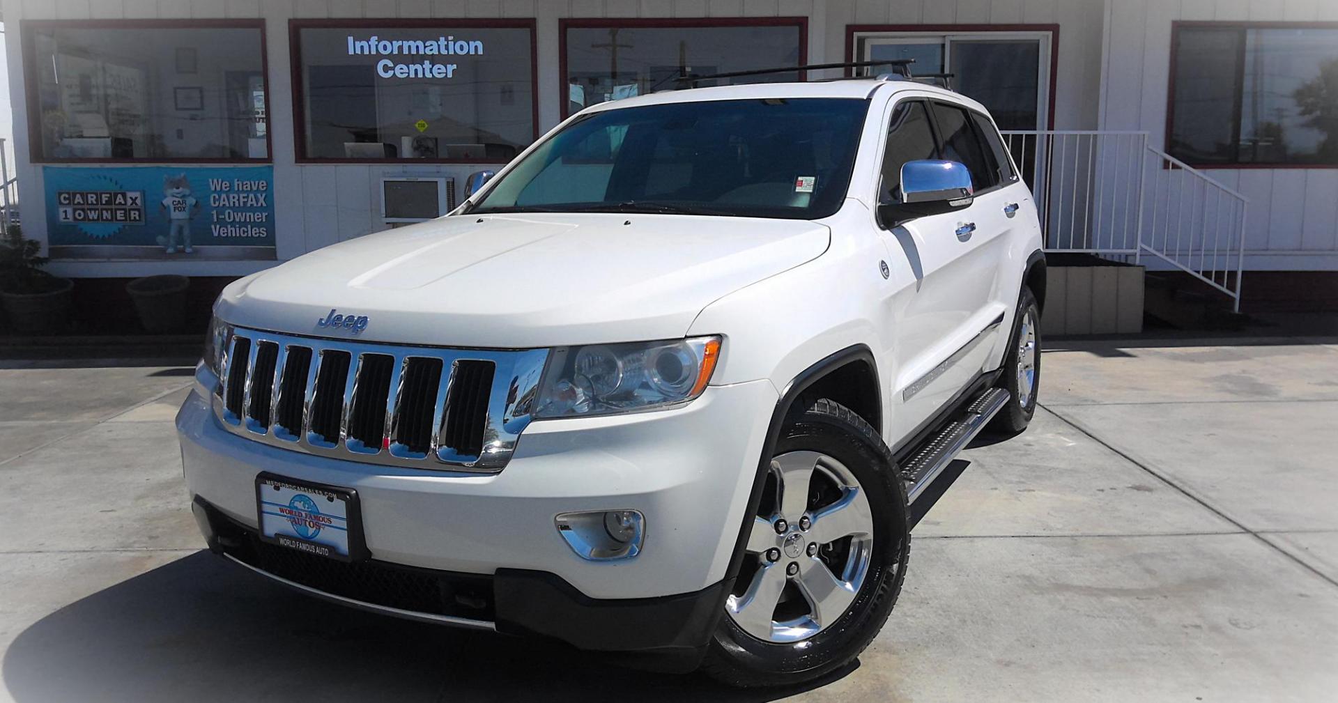2012 WHITE Jeep Grand Cherokee Limited 4WD (1C4RJFBT8CC) with an 5.7L V8 OHV 16V engine, 5-Speed Automatic transmission, located at 502 S. Riverside Avenue, Medford, OR, 97501, (541) 773-3136, 42.322803, -122.867477 - Photo#1