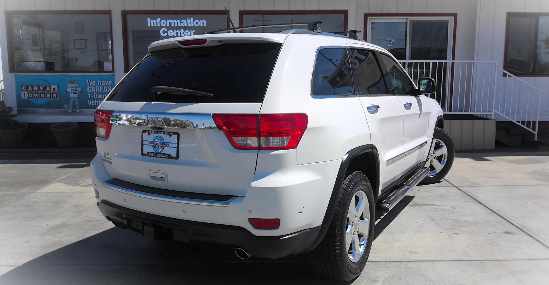 2012 WHITE Jeep Grand Cherokee Limited 4WD (1C4RJFBT8CC) with an 5.7L V8 OHV 16V engine, 5-Speed Automatic transmission, located at 502 S. Riverside Avenue, Medford, OR, 97501, (541) 773-3136, 42.322803, -122.867477 - Photo#2
