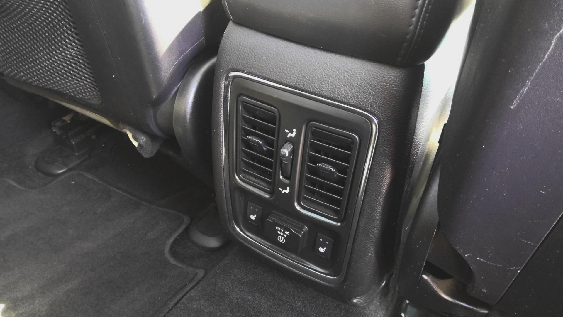 2012 WHITE Jeep Grand Cherokee Limited 4WD (1C4RJFBT8CC) with an 5.7L V8 OHV 16V engine, 5-Speed Automatic transmission, located at 502 S. Riverside Avenue, Medford, OR, 97501, (541) 773-3136, 42.322803, -122.867477 - Photo#8