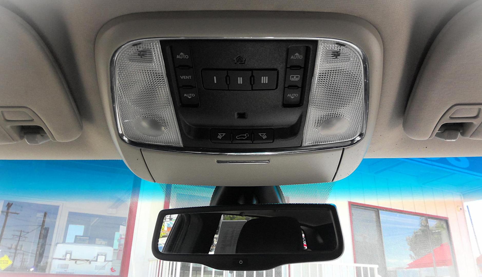 2012 WHITE Jeep Grand Cherokee Limited 4WD (1C4RJFBT8CC) with an 5.7L V8 OHV 16V engine, 5-Speed Automatic transmission, located at 502 S. Riverside Avenue, Medford, OR, 97501, (541) 773-3136, 42.322803, -122.867477 - Photo#10