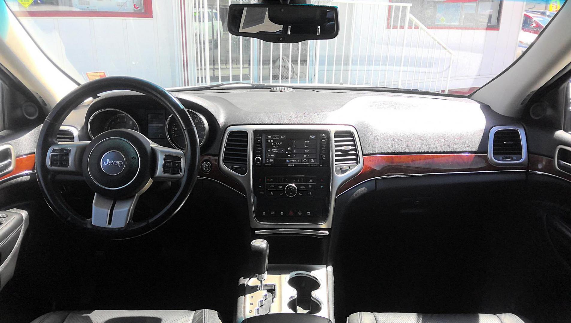 2012 WHITE Jeep Grand Cherokee Limited 4WD (1C4RJFBT8CC) with an 5.7L V8 OHV 16V engine, 5-Speed Automatic transmission, located at 502 S. Riverside Avenue, Medford, OR, 97501, (541) 773-3136, 42.322803, -122.867477 - Photo#11