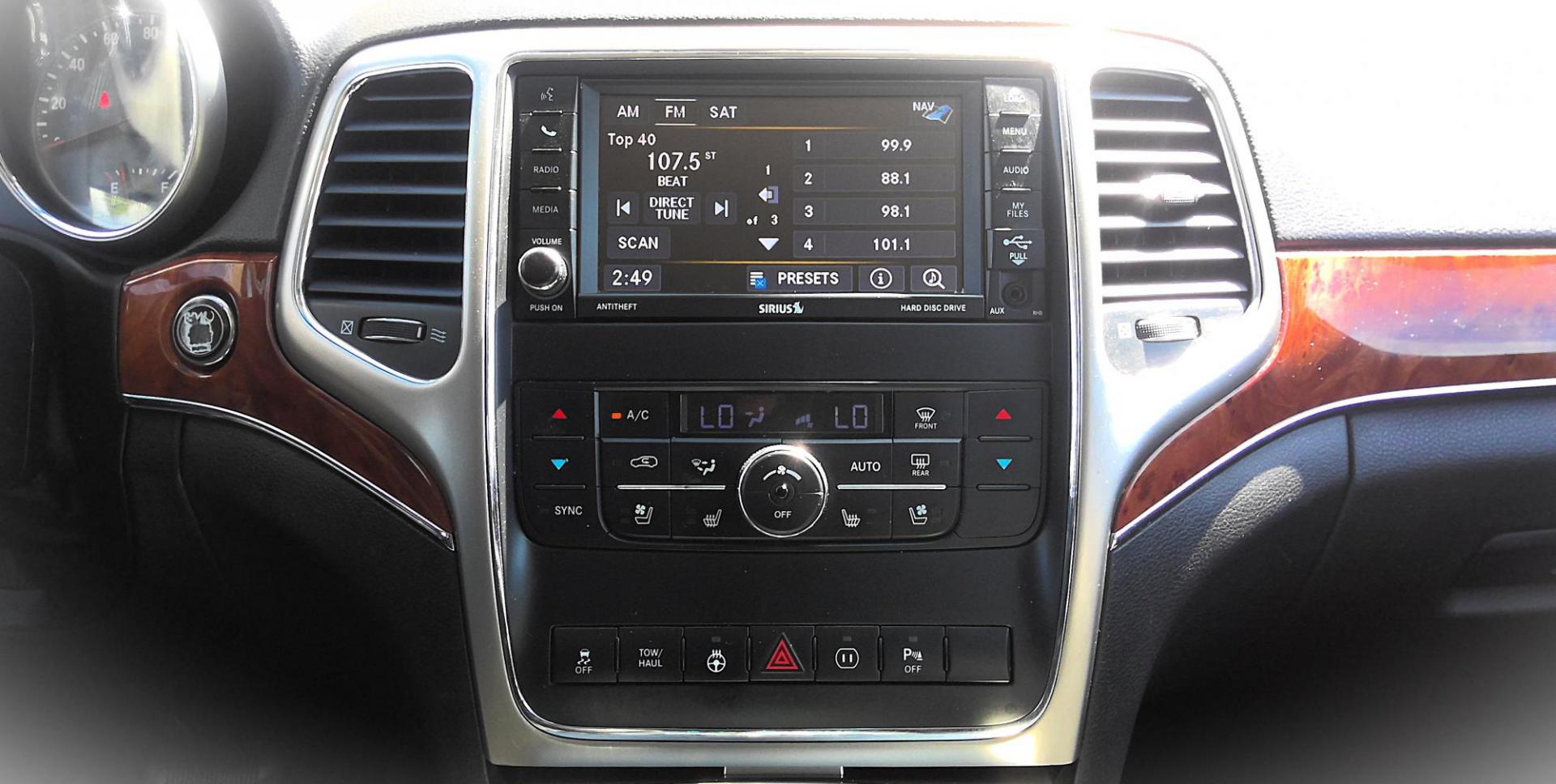 2012 WHITE Jeep Grand Cherokee Limited 4WD (1C4RJFBT8CC) with an 5.7L V8 OHV 16V engine, 5-Speed Automatic transmission, located at 502 S. Riverside Avenue, Medford, OR, 97501, (541) 773-3136, 42.322803, -122.867477 - Photo#12