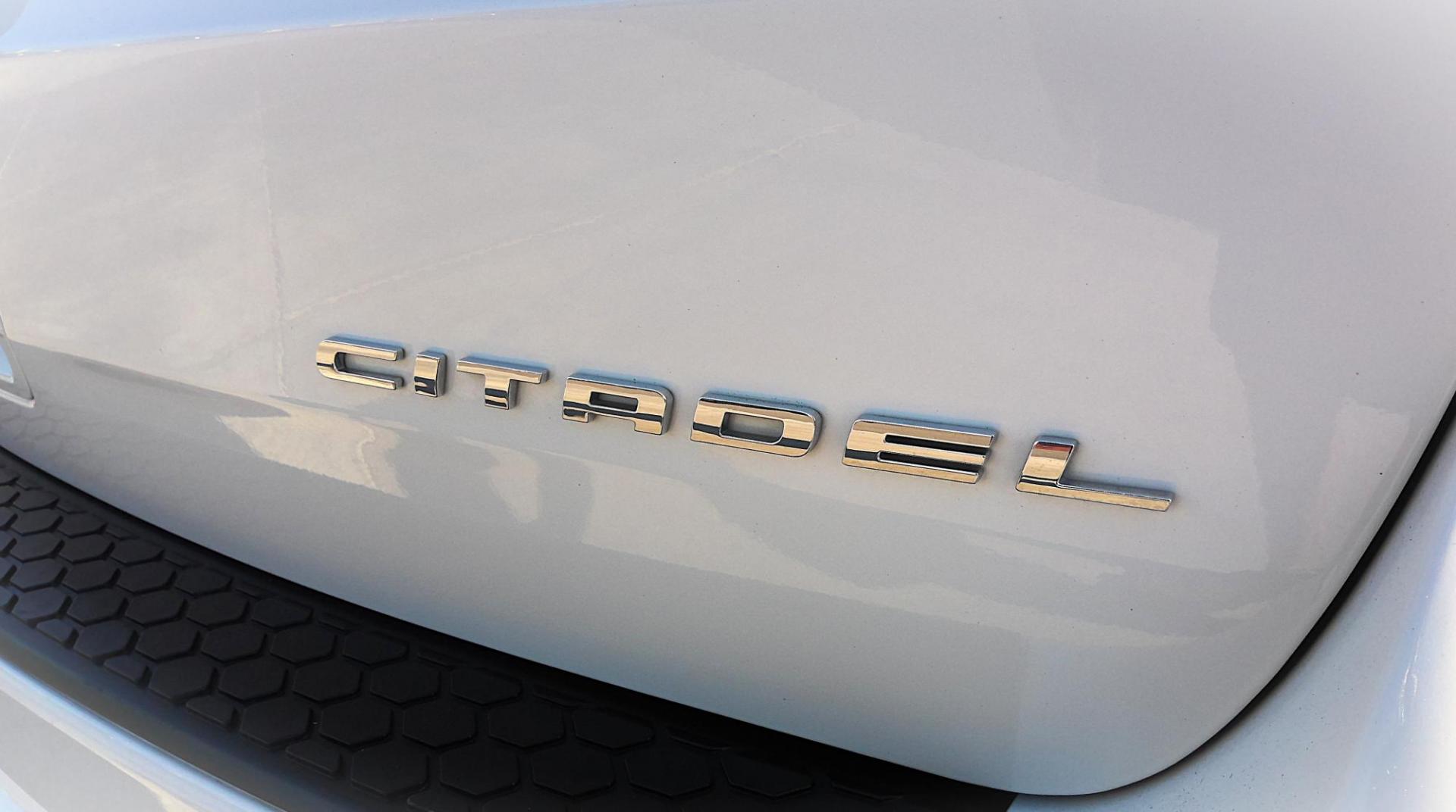 2018 WHITE Dodge Durango Citadel AWD (1C4RDJEGXJC) with an 3.6L V6 DOHC 24V engine, 8A transmission, located at 502 S. Riverside Avenue, Medford, OR, 97501, (541) 773-3136, 42.322803, -122.867477 - Photo#3