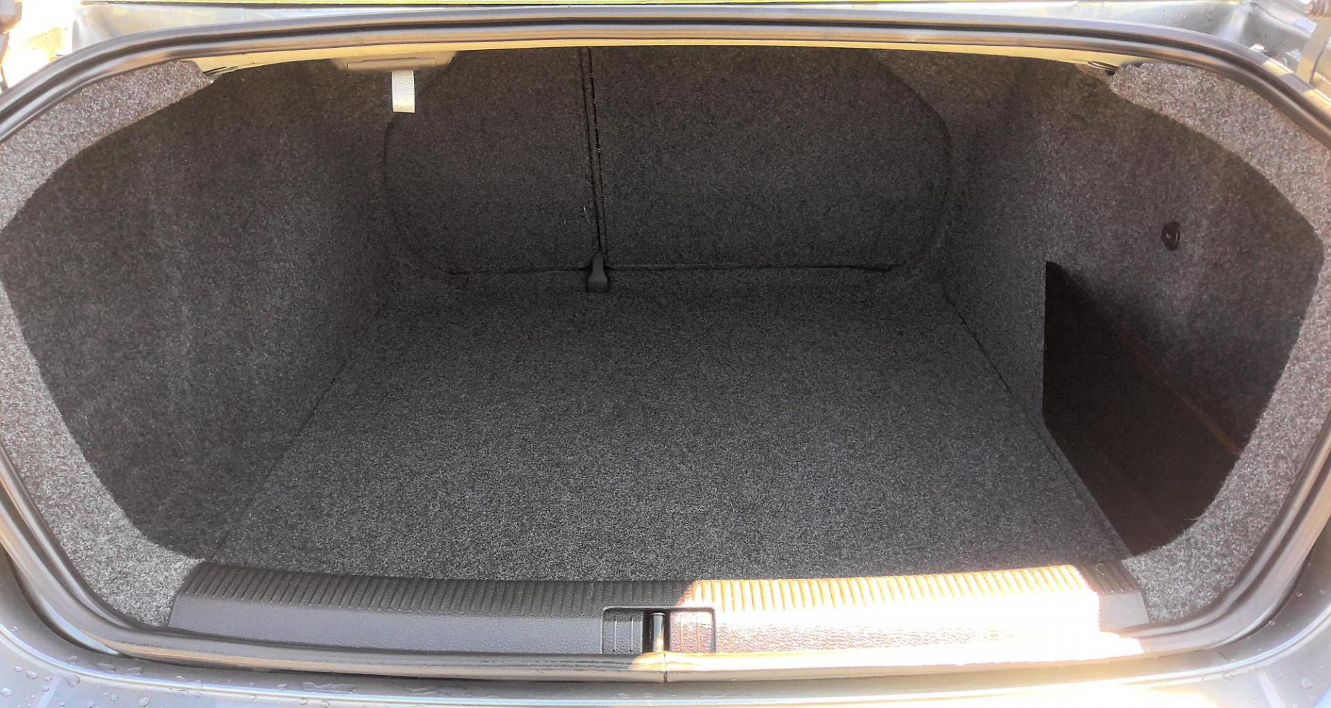2010 GRAY Volkswagen Jetta S PZEV (3VWJZ7AJXAM) with an 2.5L L5 DOHC 20V engine, located at 502 S. Riverside Avenue, Medford, OR, 97501, (541) 773-3136, 42.322803, -122.867477 - Photo#3