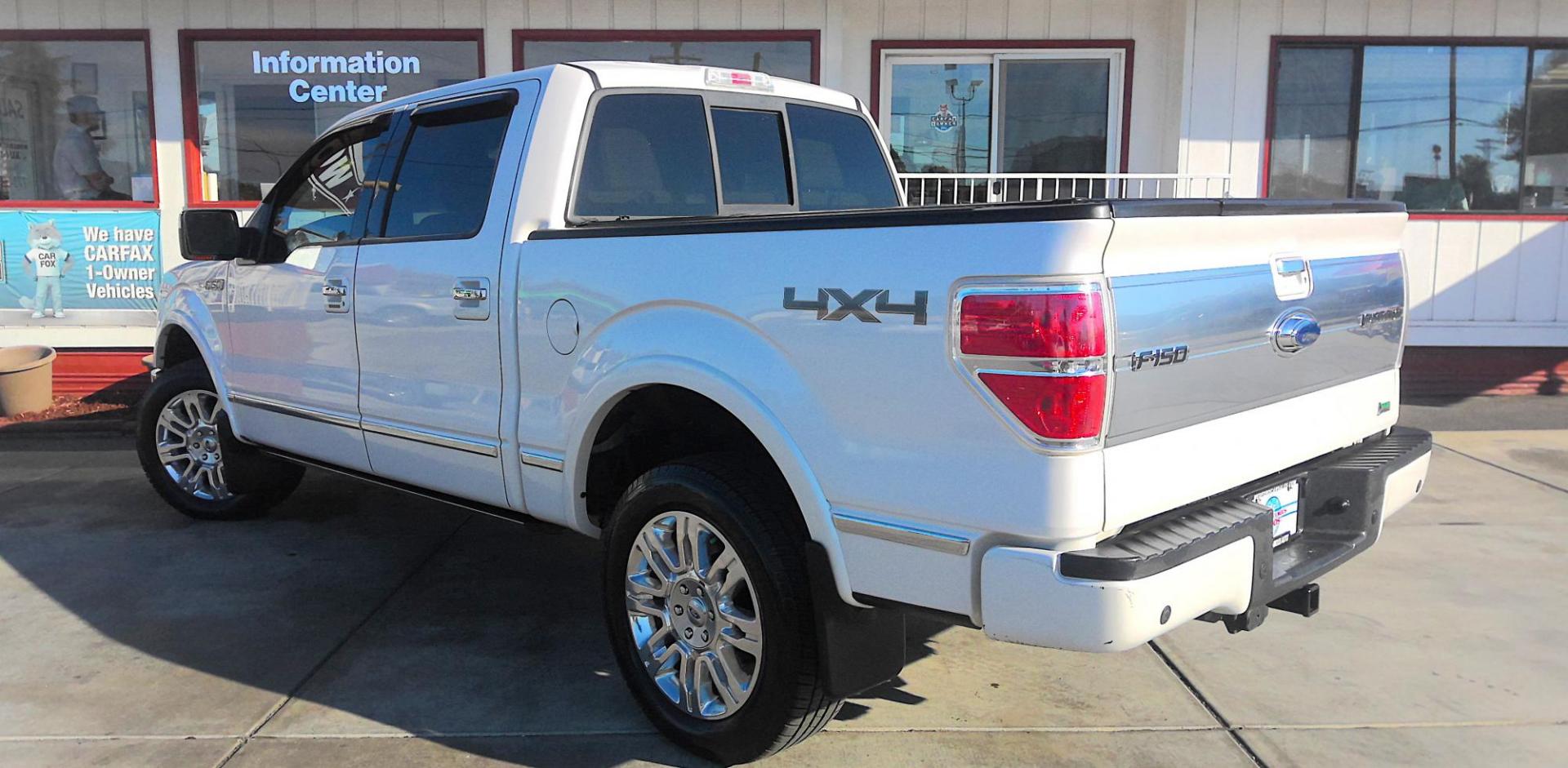 2010 WHITE Ford F-150 Lariat SuperCrew 5.5-ft. Bed 4WD (1FTFW1EV3AF) with an 5.4L V8 SOHC 24V FFV engine, 4-Speed Automatic transmission, located at 502 S. Riverside Avenue, Medford, OR, 97501, (541) 773-3136, 42.322803, -122.867477 - Photo#3
