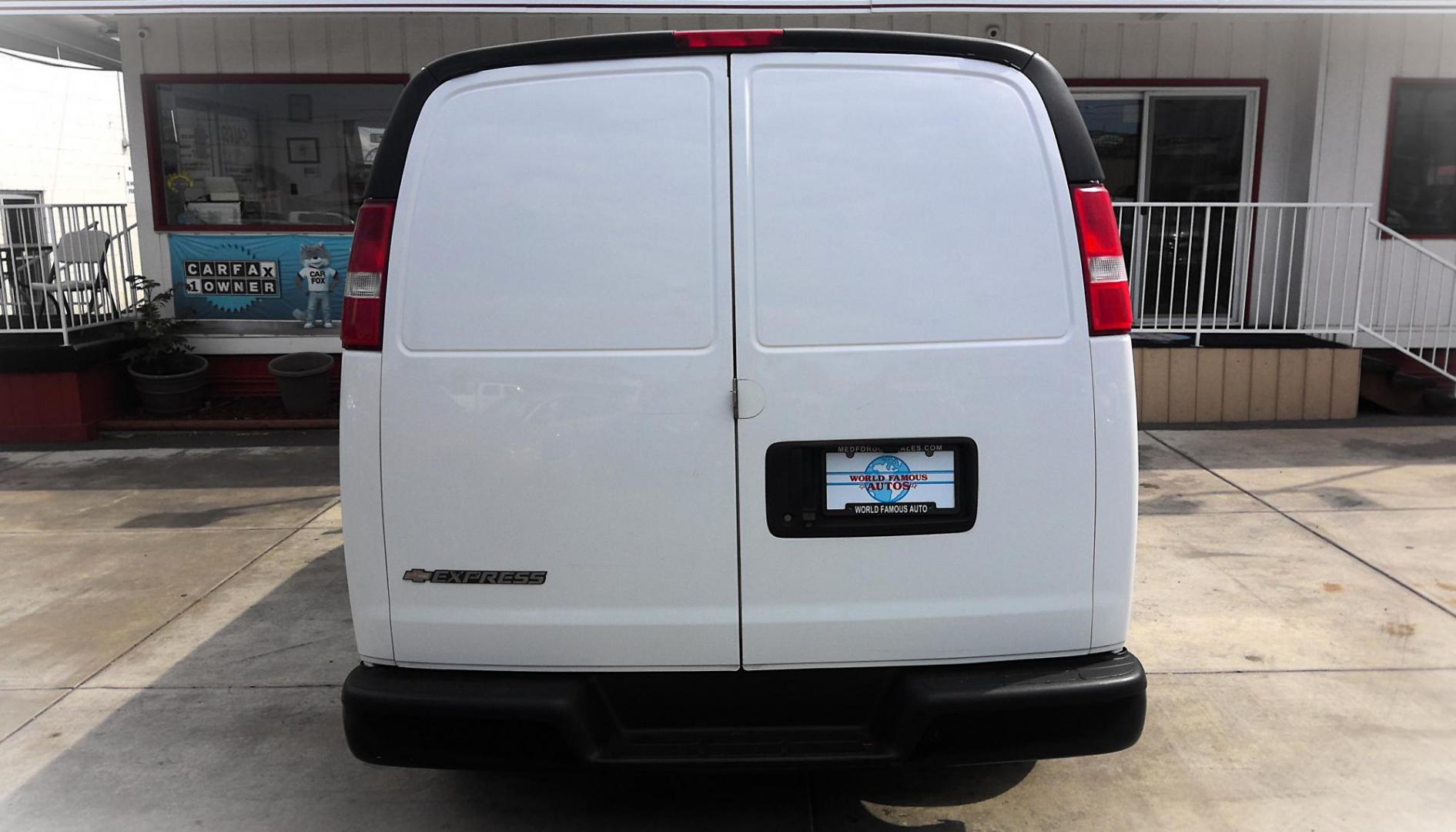 2020 WHITE Chevrolet Express 2500 Cargo (1GCWGAFP5L1) with an 4.3L V6 engine, 6A transmission, located at 502 S. Riverside Avenue, Medford, OR, 97501, (541) 773-3136, 42.322803, -122.867477 - Photo#4