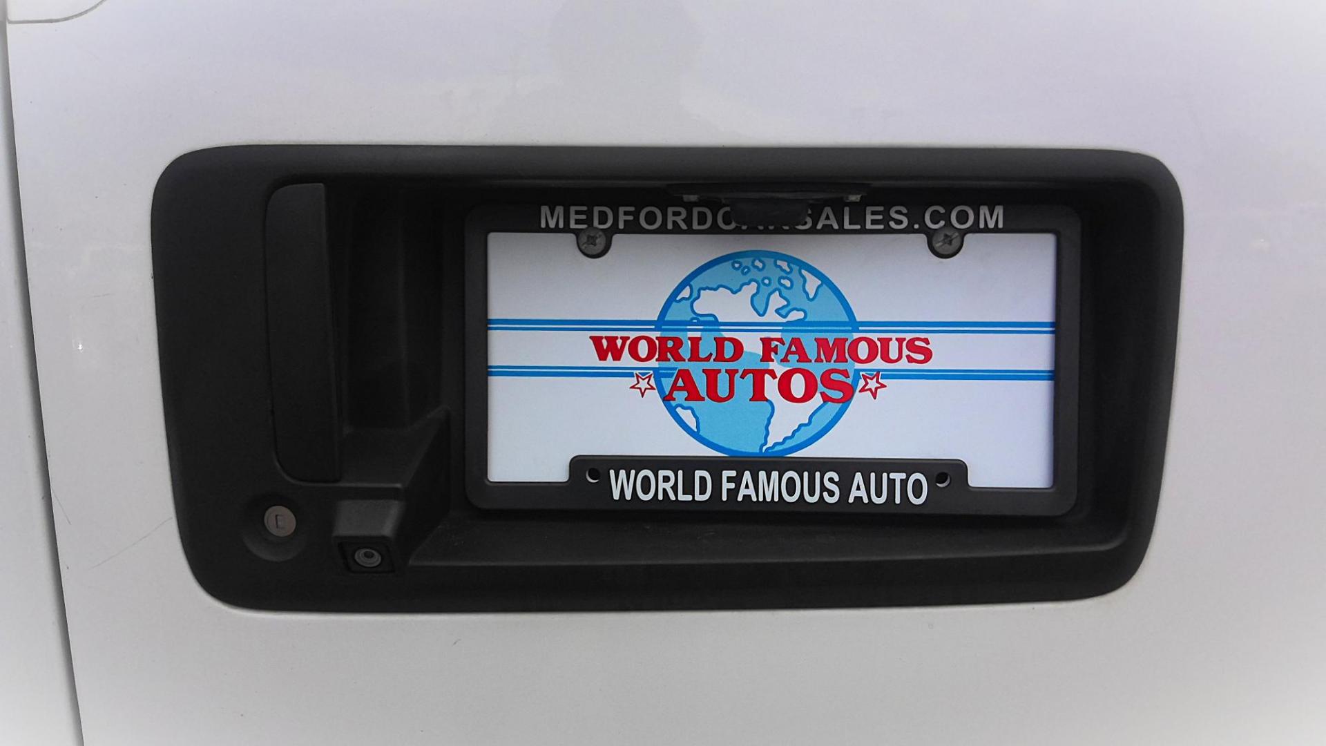 2020 WHITE Chevrolet Express 2500 Cargo (1GCWGAFP5L1) with an 4.3L V6 engine, 6A transmission, located at 502 S. Riverside Avenue, Medford, OR, 97501, (541) 773-3136, 42.322803, -122.867477 - Photo#6