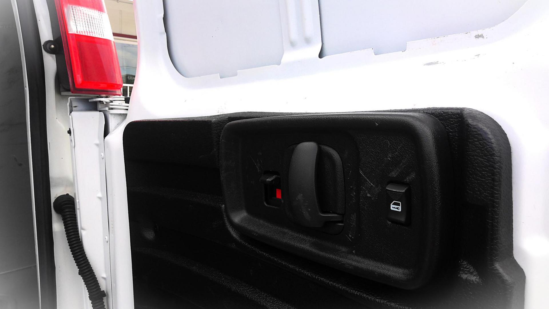 2020 WHITE Chevrolet Express 2500 Cargo (1GCWGAFP5L1) with an 4.3L V6 engine, 6A transmission, located at 502 S. Riverside Avenue, Medford, OR, 97501, (541) 773-3136, 42.322803, -122.867477 - Photo#7