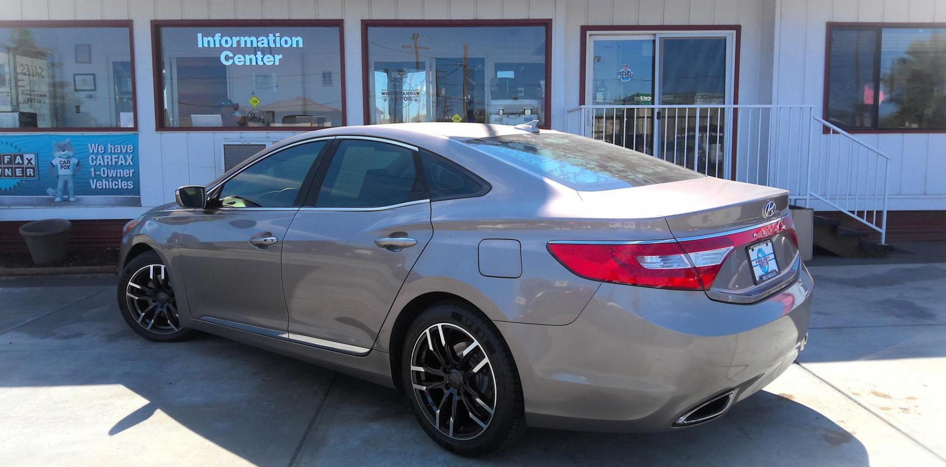 2013 GRAY Hyundai Azera 3.3L (KMHFG4JG6DA) with an 3.3L V6 DOHC 24V engine, 6-Speed Automatic transmission, located at 502 S. Riverside Avenue, Medford, OR, 97501, (541) 773-3136, 42.322803, -122.867477 - Photo#2