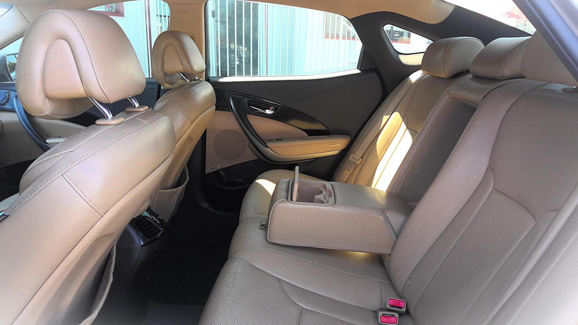 2013 GRAY Hyundai Azera 3.3L (KMHFG4JG6DA) with an 3.3L V6 DOHC 24V engine, 6-Speed Automatic transmission, located at 502 S. Riverside Avenue, Medford, OR, 97501, (541) 773-3136, 42.322803, -122.867477 - Photo#5