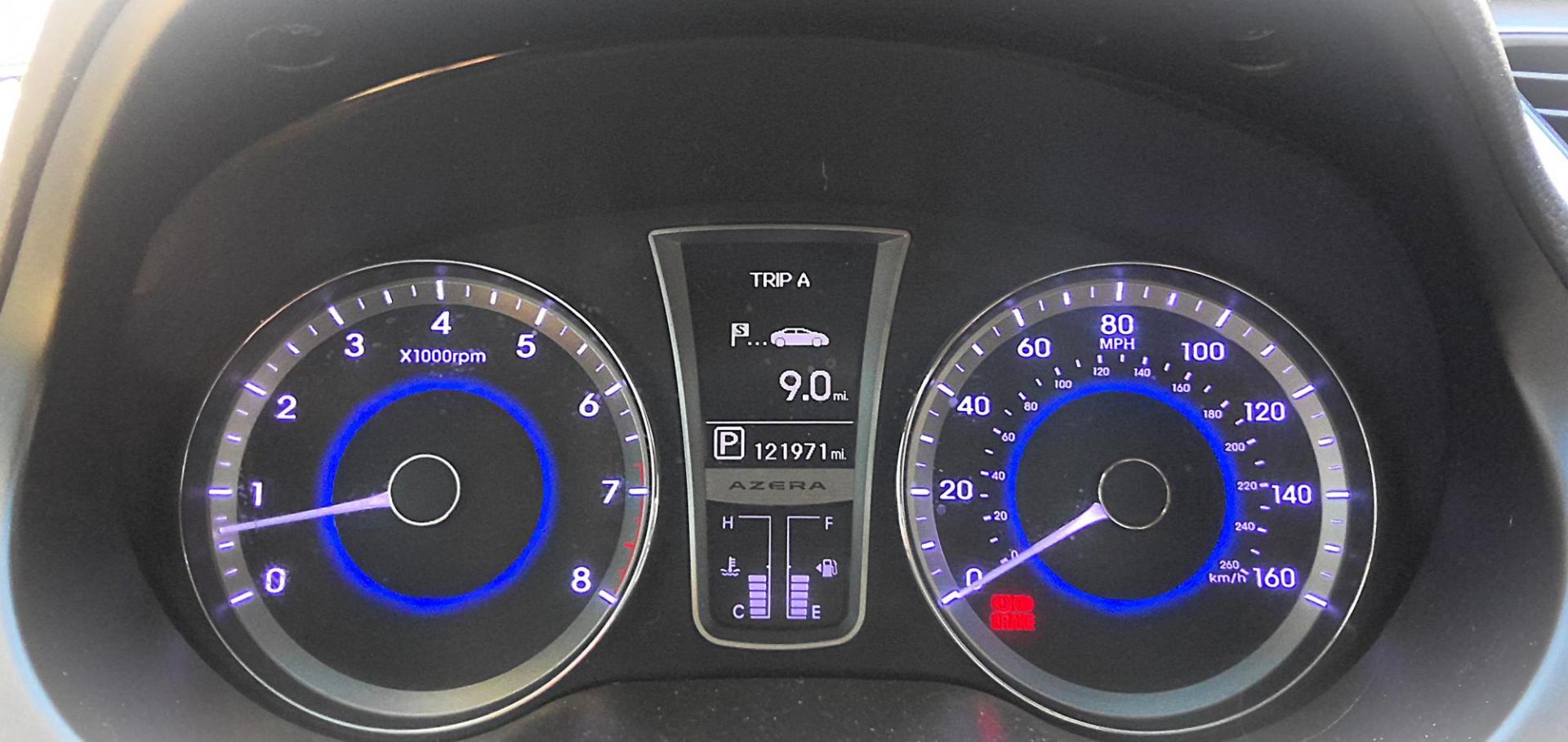 2013 GRAY Hyundai Azera 3.3L (KMHFG4JG6DA) with an 3.3L V6 DOHC 24V engine, 6-Speed Automatic transmission, located at 502 S. Riverside Avenue, Medford, OR, 97501, (541) 773-3136, 42.322803, -122.867477 - Photo#12