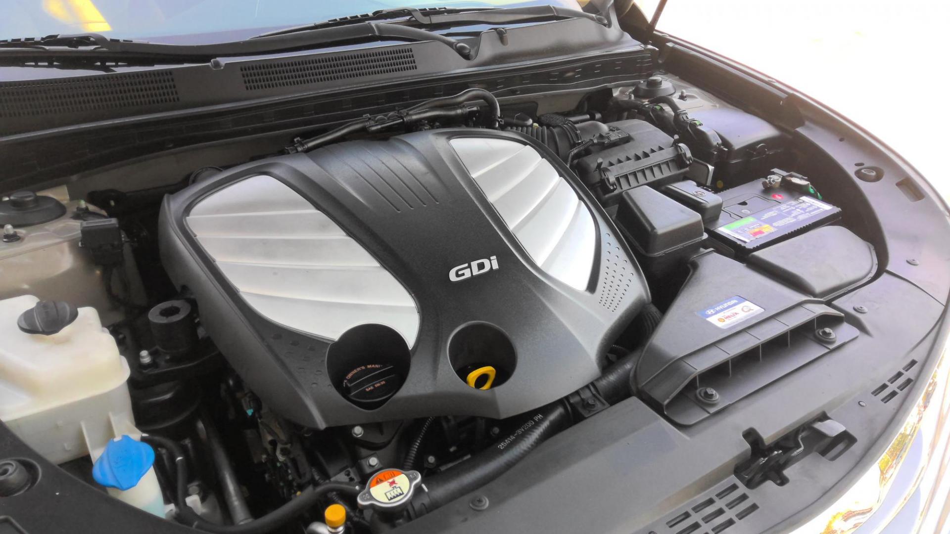 2013 GRAY Hyundai Azera 3.3L (KMHFG4JG6DA) with an 3.3L V6 DOHC 24V engine, 6-Speed Automatic transmission, located at 502 S. Riverside Avenue, Medford, OR, 97501, (541) 773-3136, 42.322803, -122.867477 - Photo#13